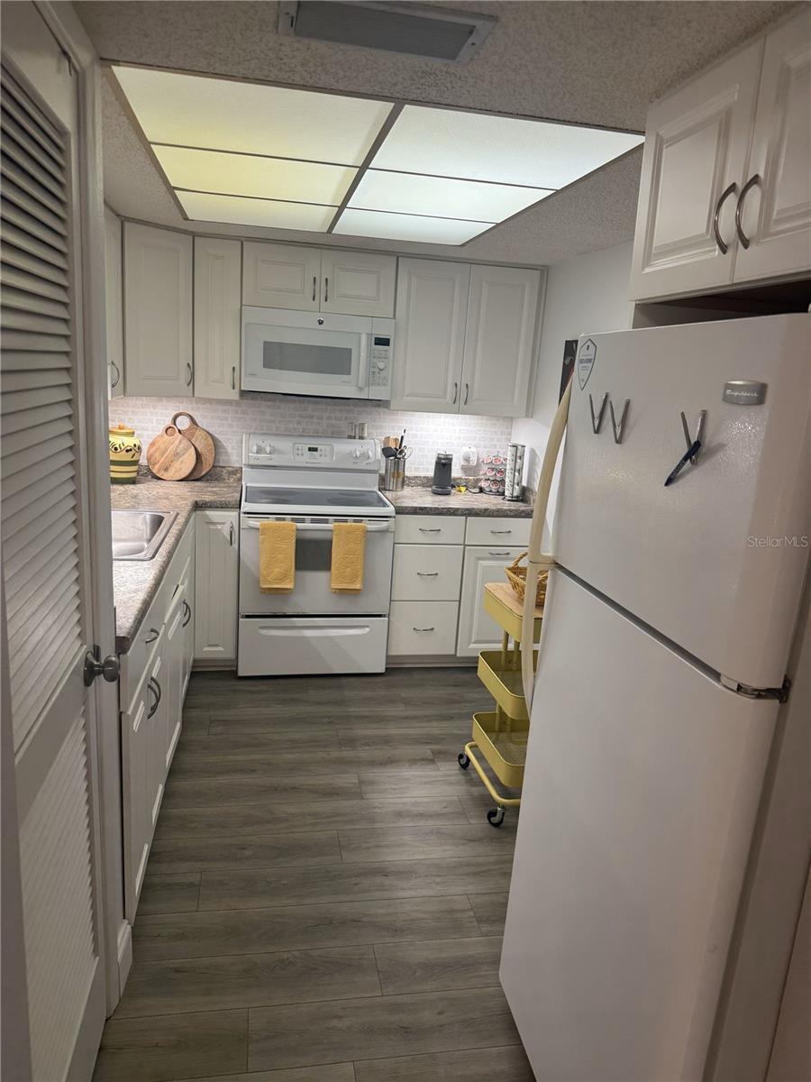 Image 4 of 10 For 948 Virginia Street 206