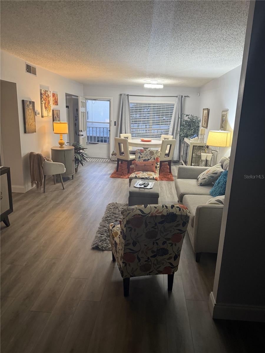 Image 7 of 10 For 948 Virginia Street 206