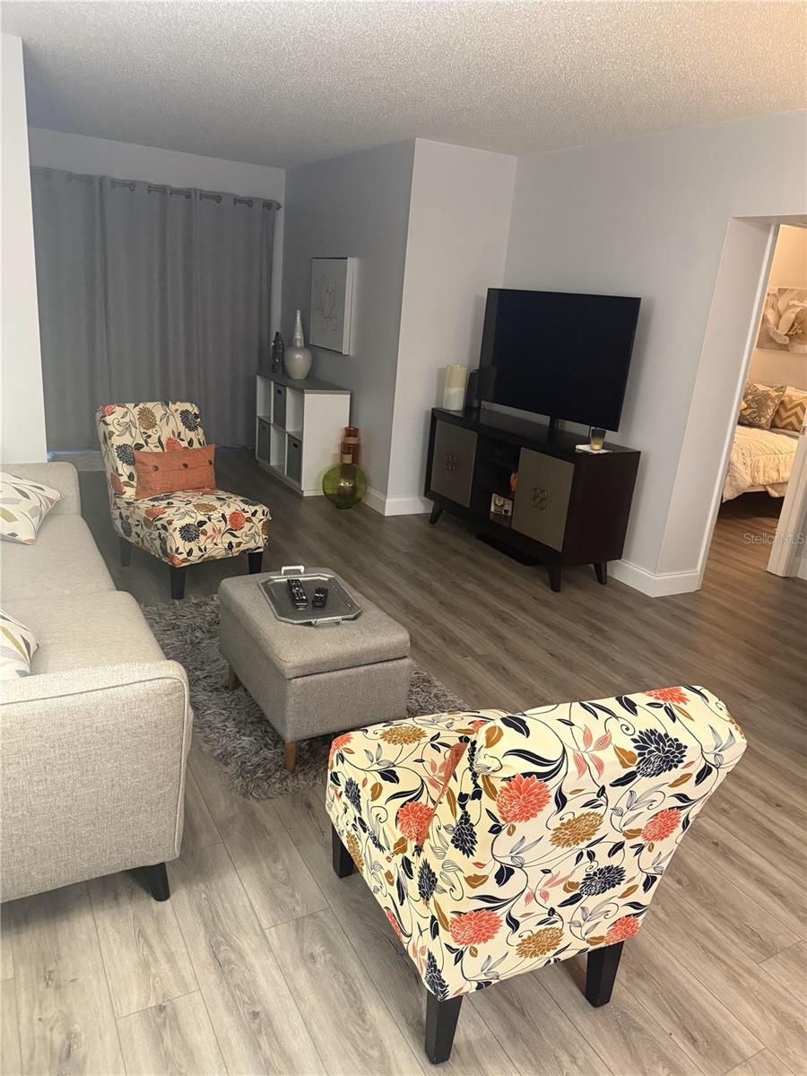 Image 8 of 10 For 948 Virginia Street 206