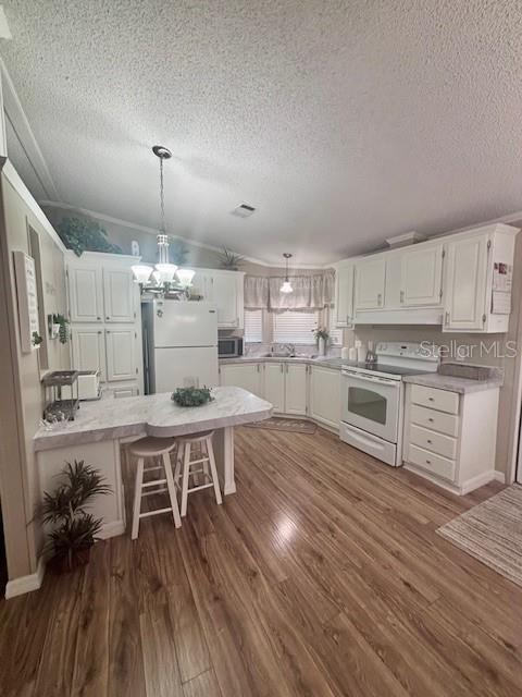 Image 3 of 27 For 7010 Pine Needle Lane