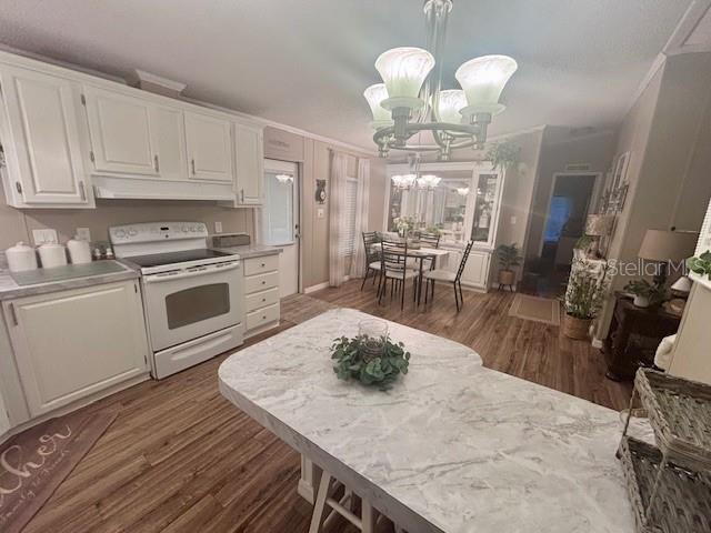 Image 4 of 27 For 7010 Pine Needle Lane