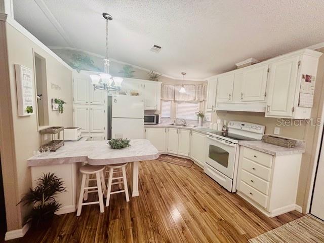 Image 8 of 27 For 7010 Pine Needle Lane