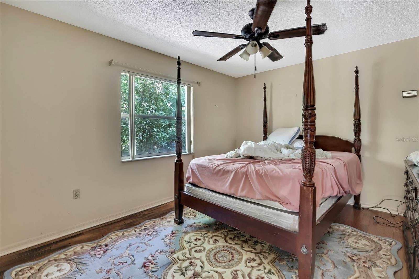 Listing photo id 14 for 4388 Tiffin Avenue