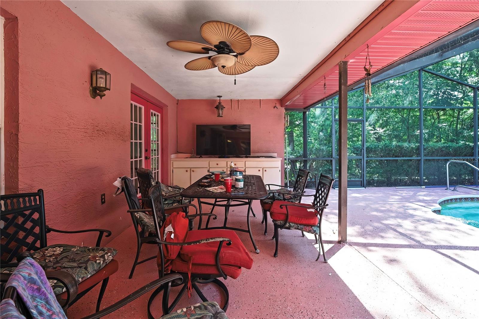 Listing photo id 20 for 4388 Tiffin Avenue