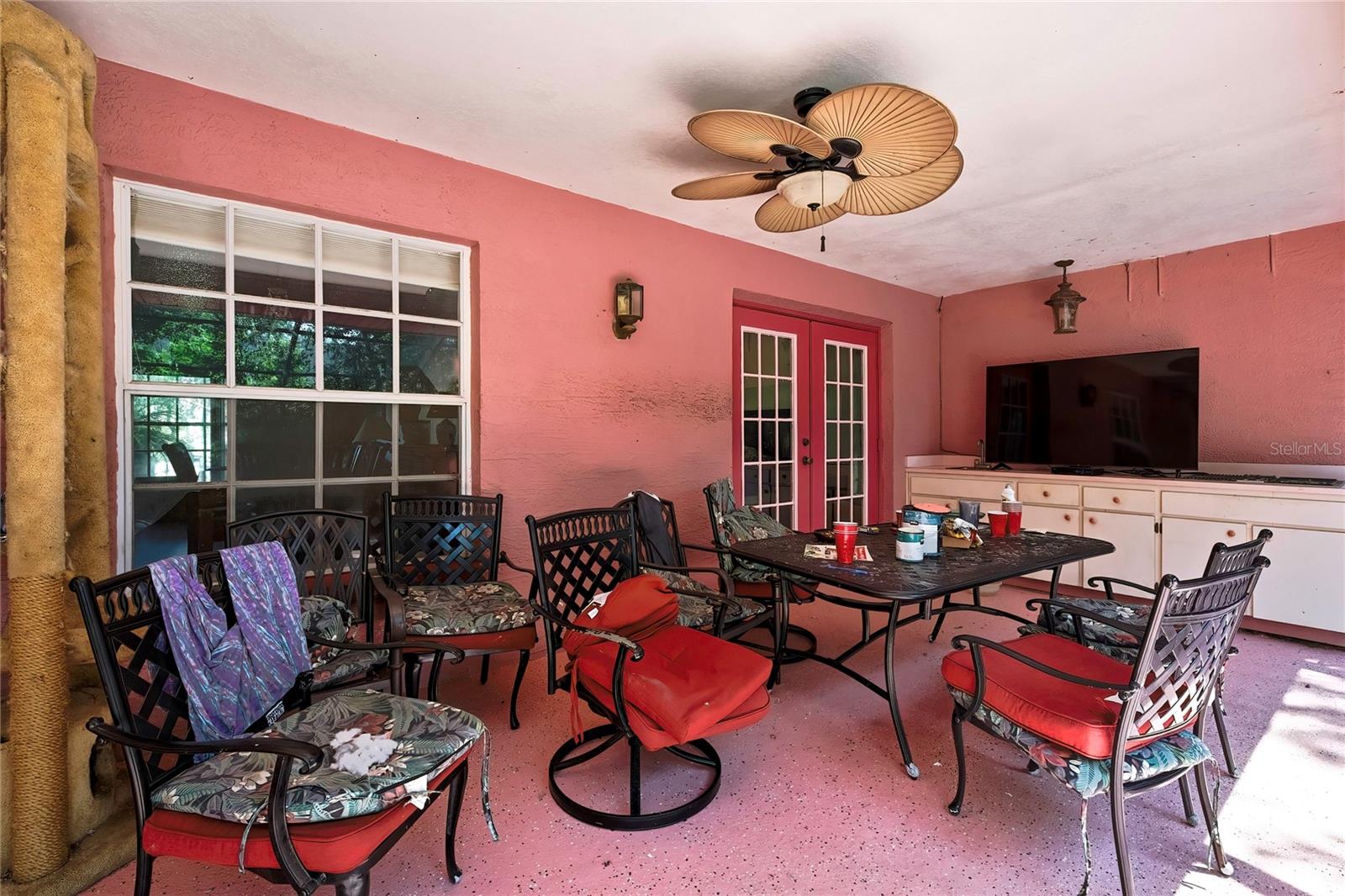 Listing photo id 21 for 4388 Tiffin Avenue