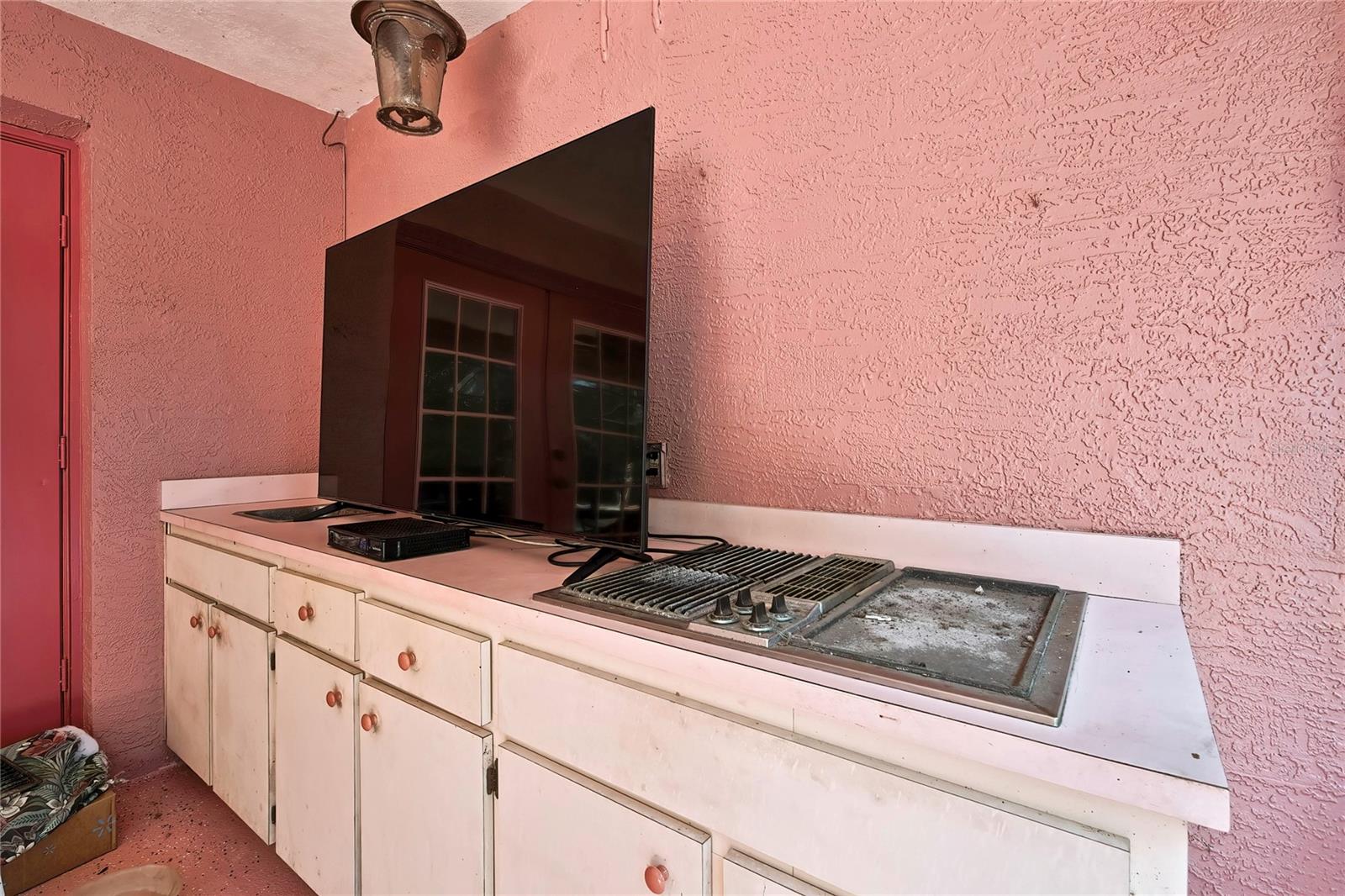 Listing photo id 22 for 4388 Tiffin Avenue