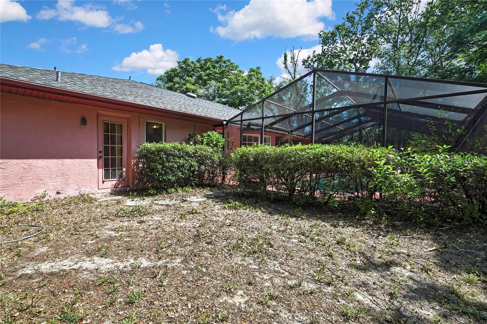 Listing photo id 27 for 4388 Tiffin Avenue
