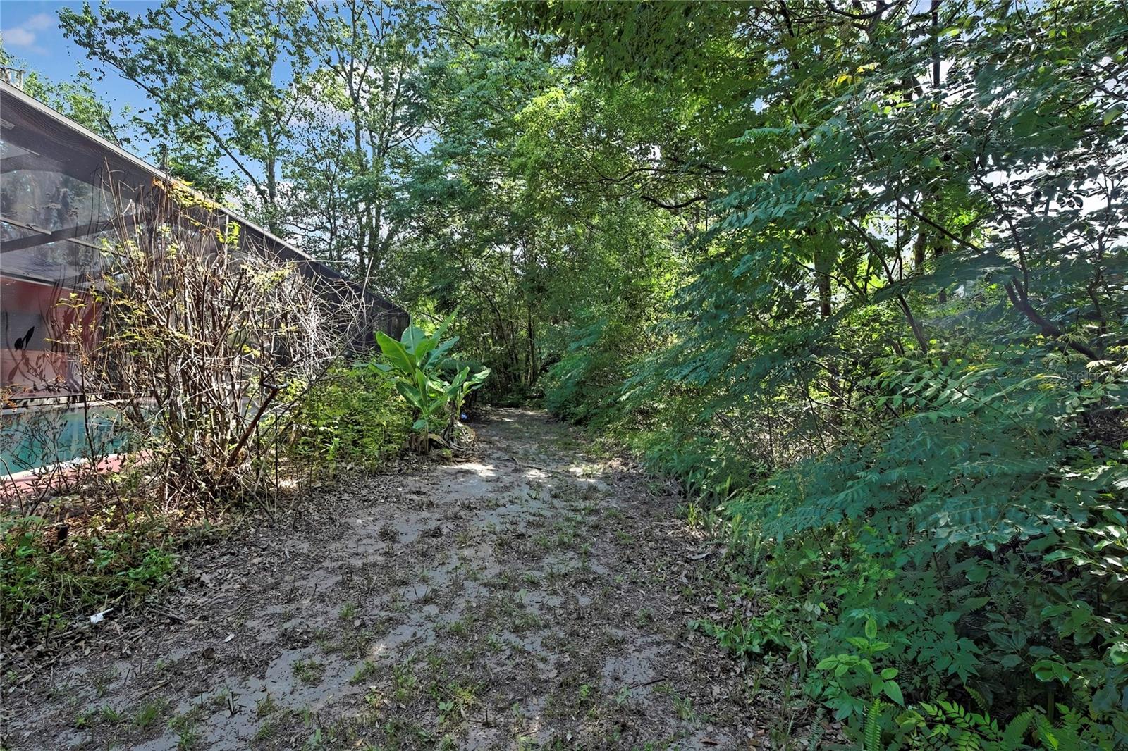 Listing photo id 28 for 4388 Tiffin Avenue