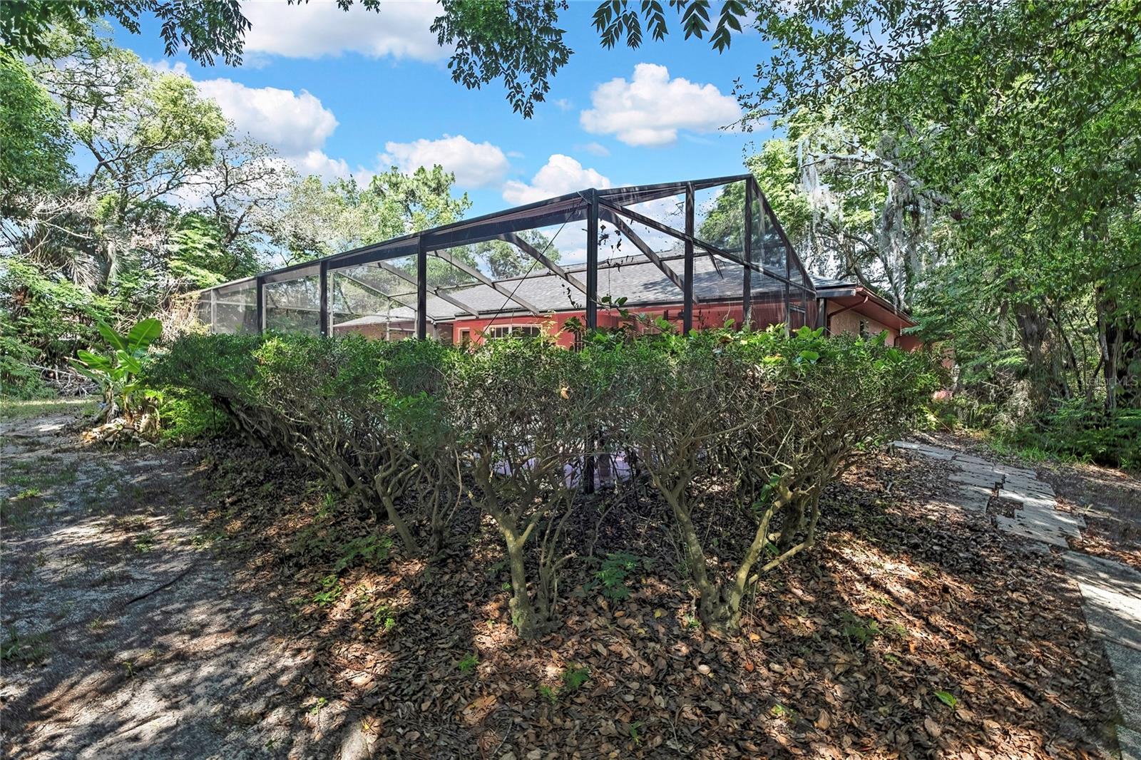 Listing photo id 29 for 4388 Tiffin Avenue