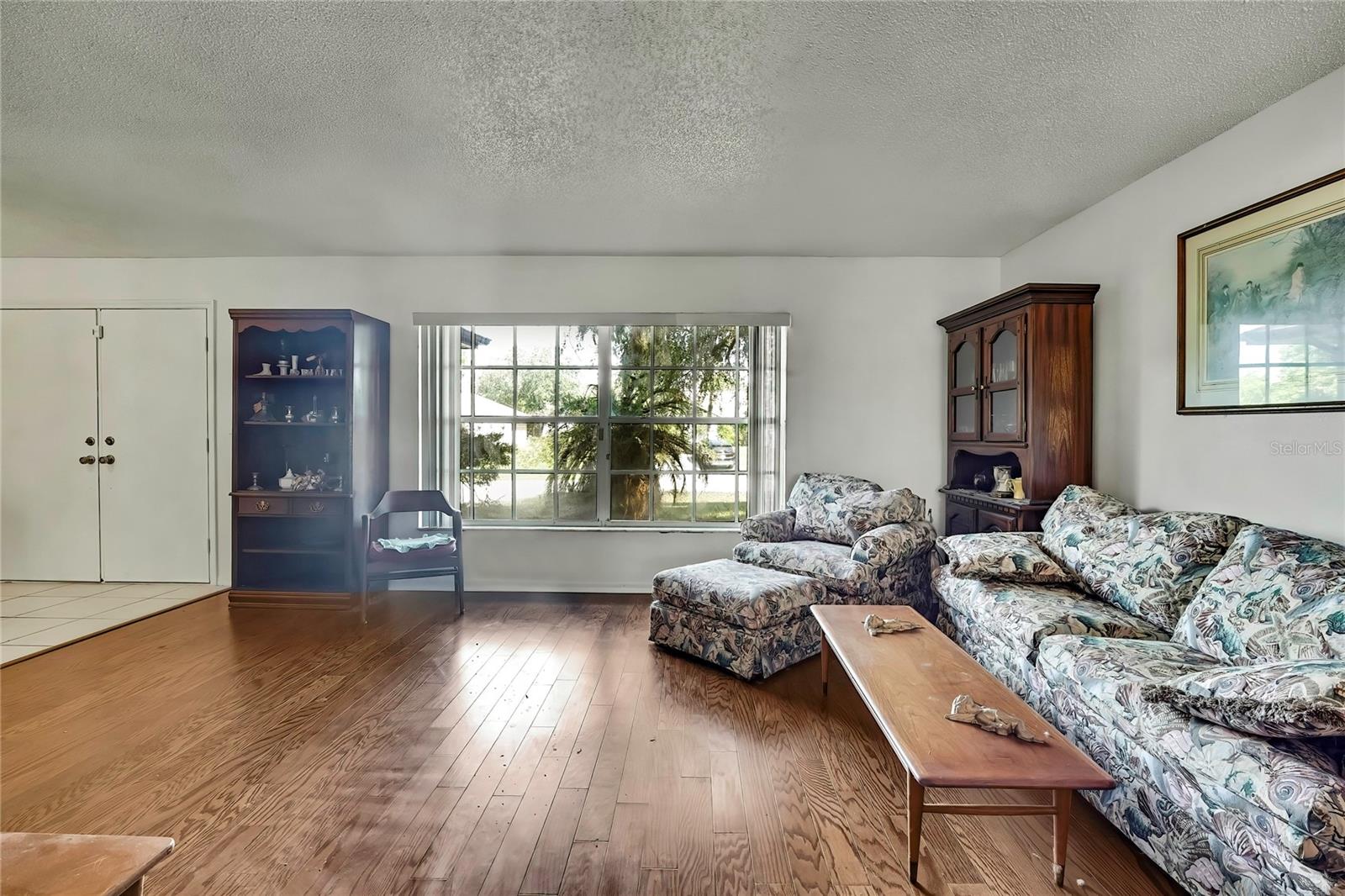 Listing photo id 5 for 4388 Tiffin Avenue