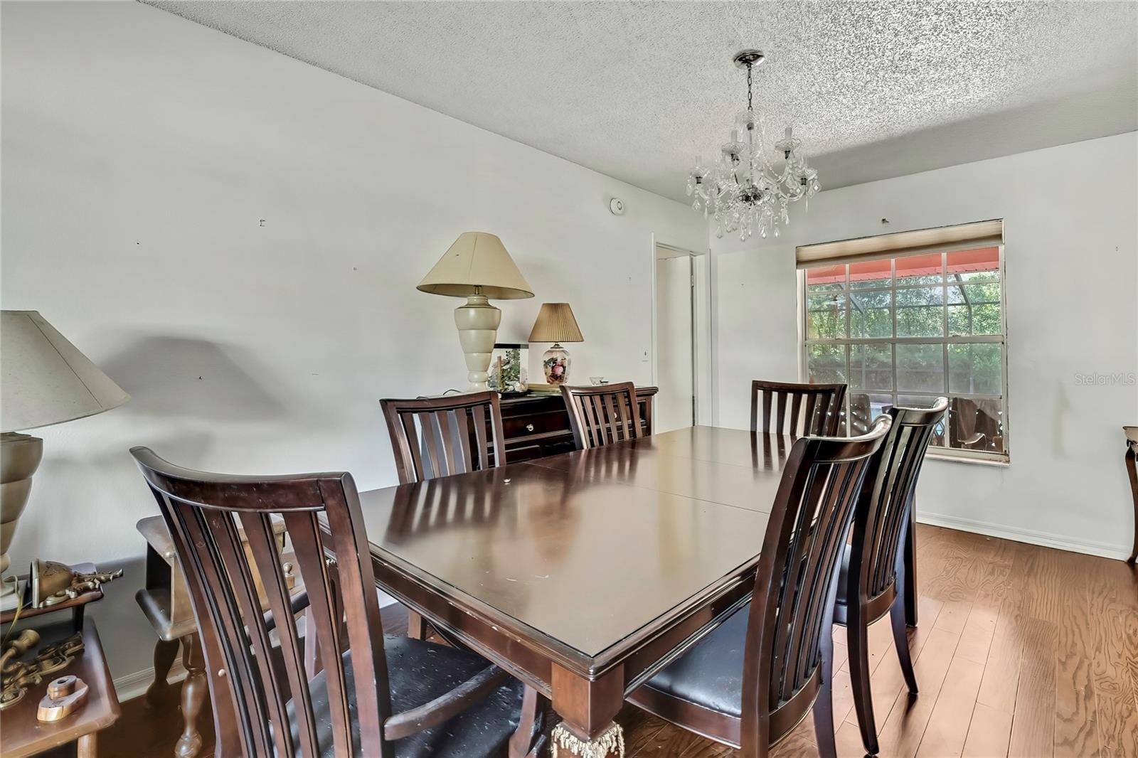 Listing photo id 6 for 4388 Tiffin Avenue