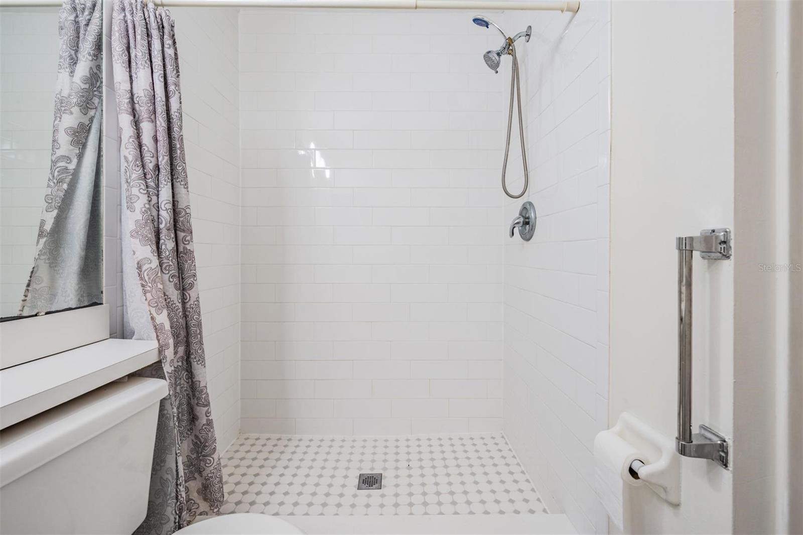 Image 22 of 46 For 2355 Bentley Drive