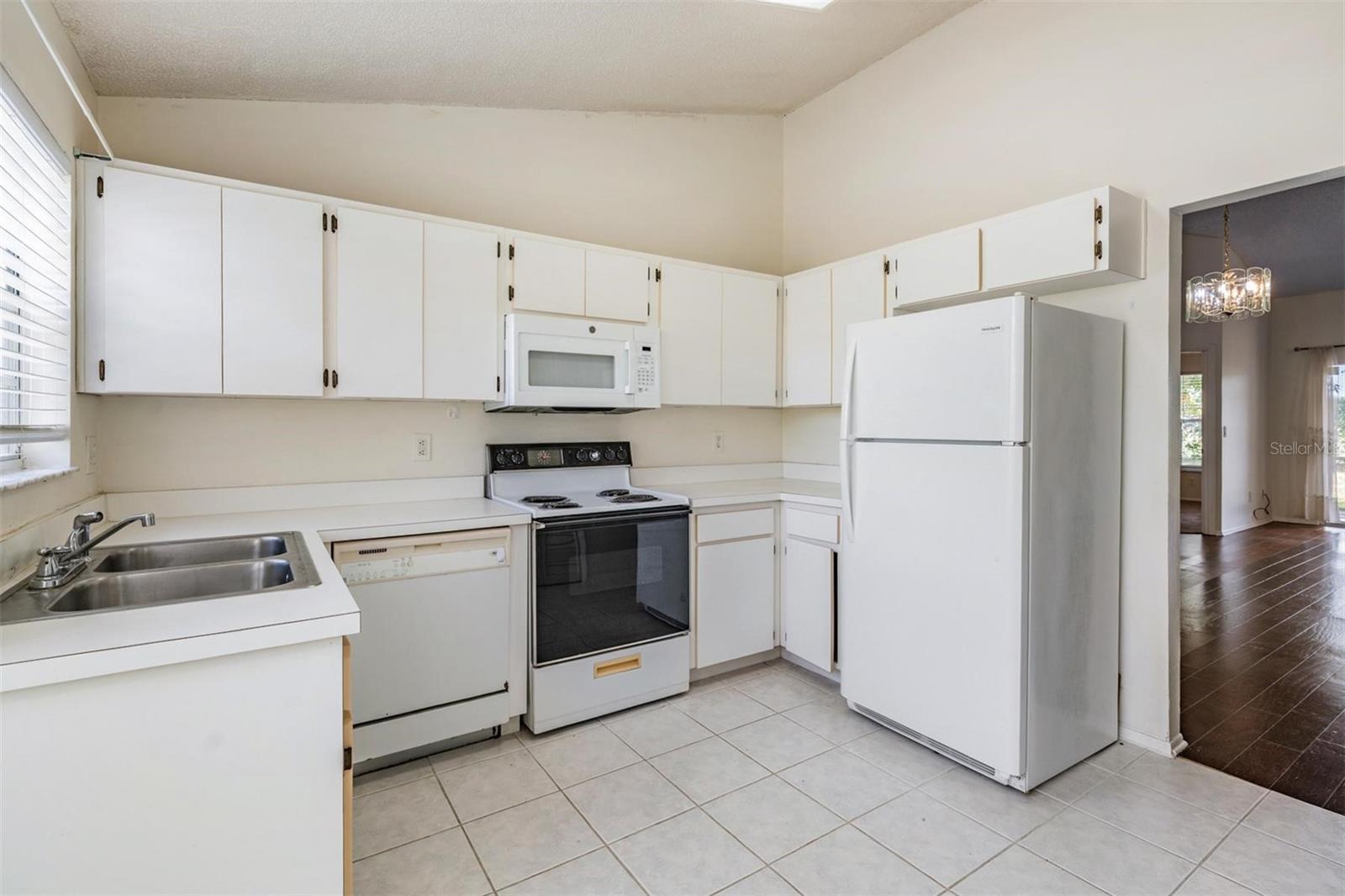 Image 4 of 46 For 2355 Bentley Drive
