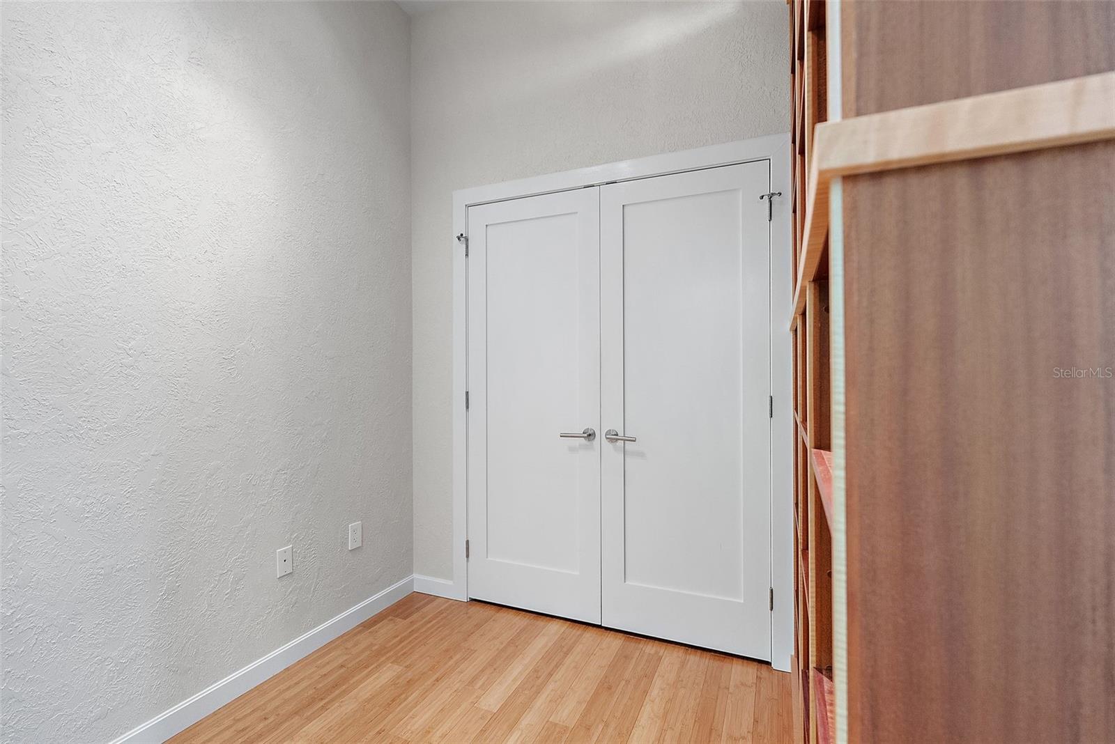 Image 20 of 49 For 400 4th Avenue S 508