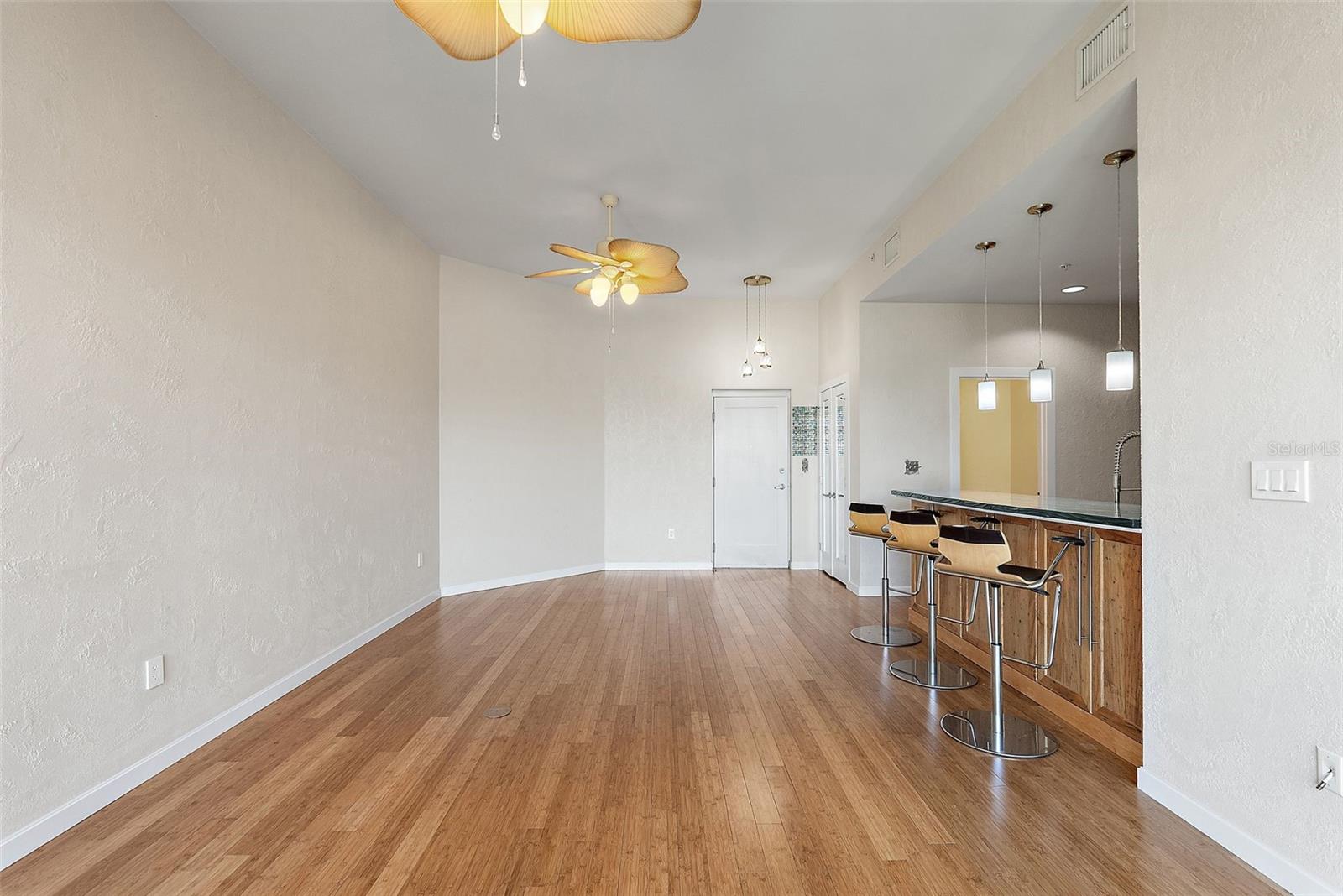 Image 6 of 49 For 400 4th Avenue S 508
