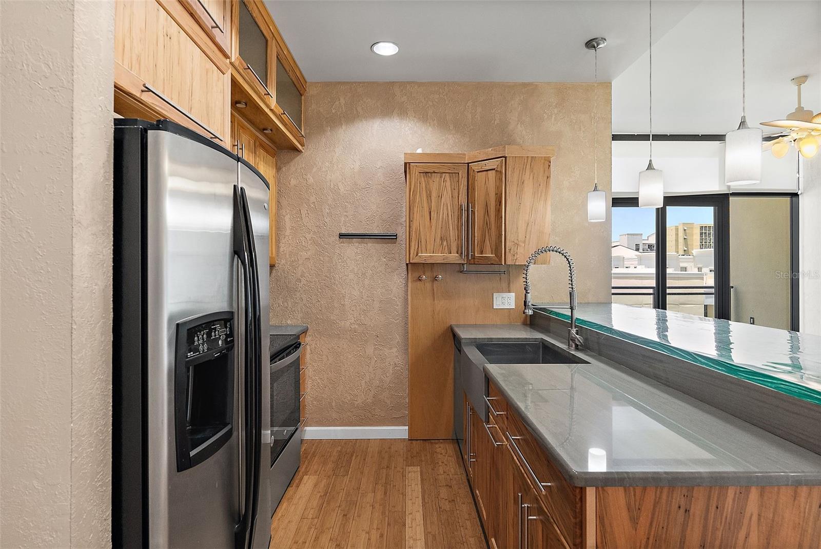 Image 9 of 49 For 400 4th Avenue S 508