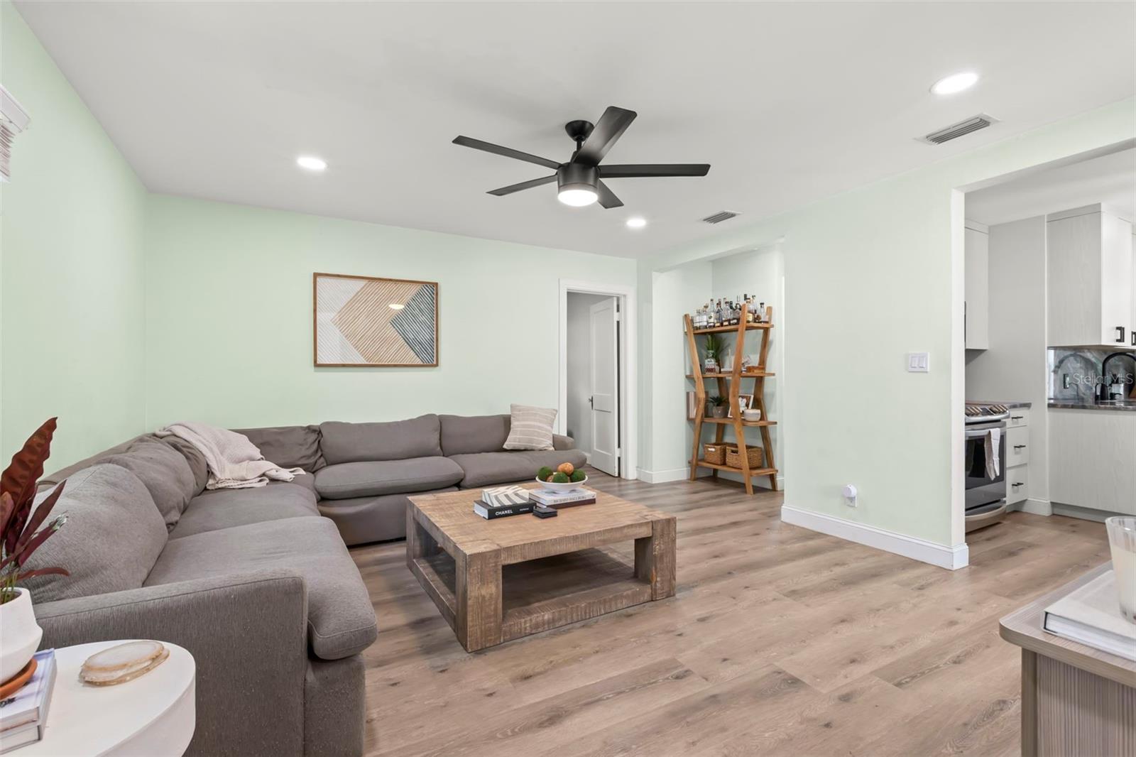 Image 7 of 55 For 427 21st Avenue N