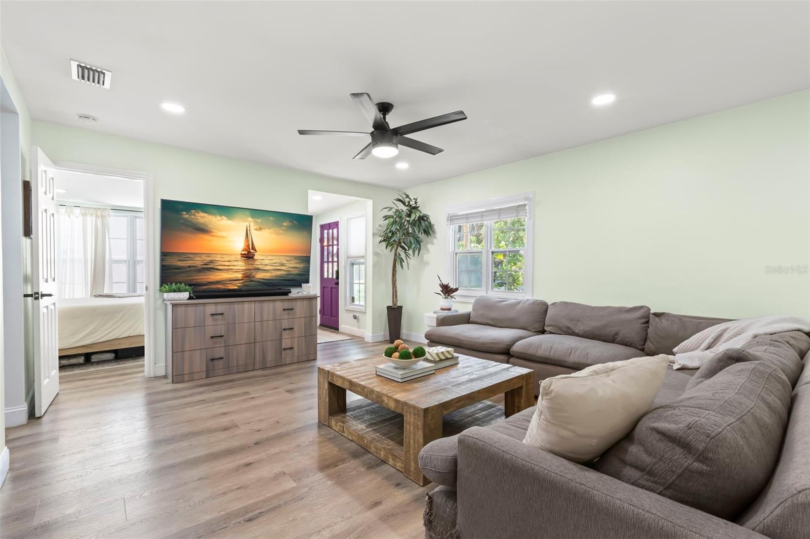 Image 8 of 55 For 427 21st Avenue N