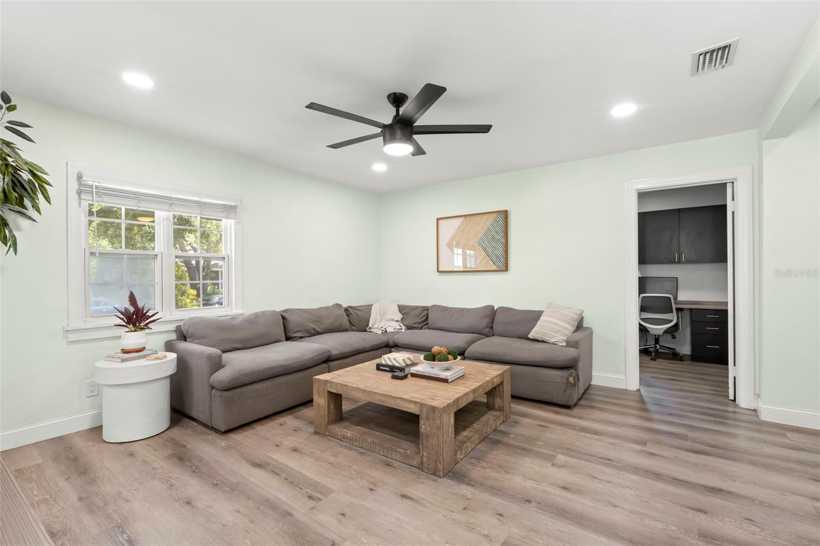 Image 9 of 55 For 427 21st Avenue N