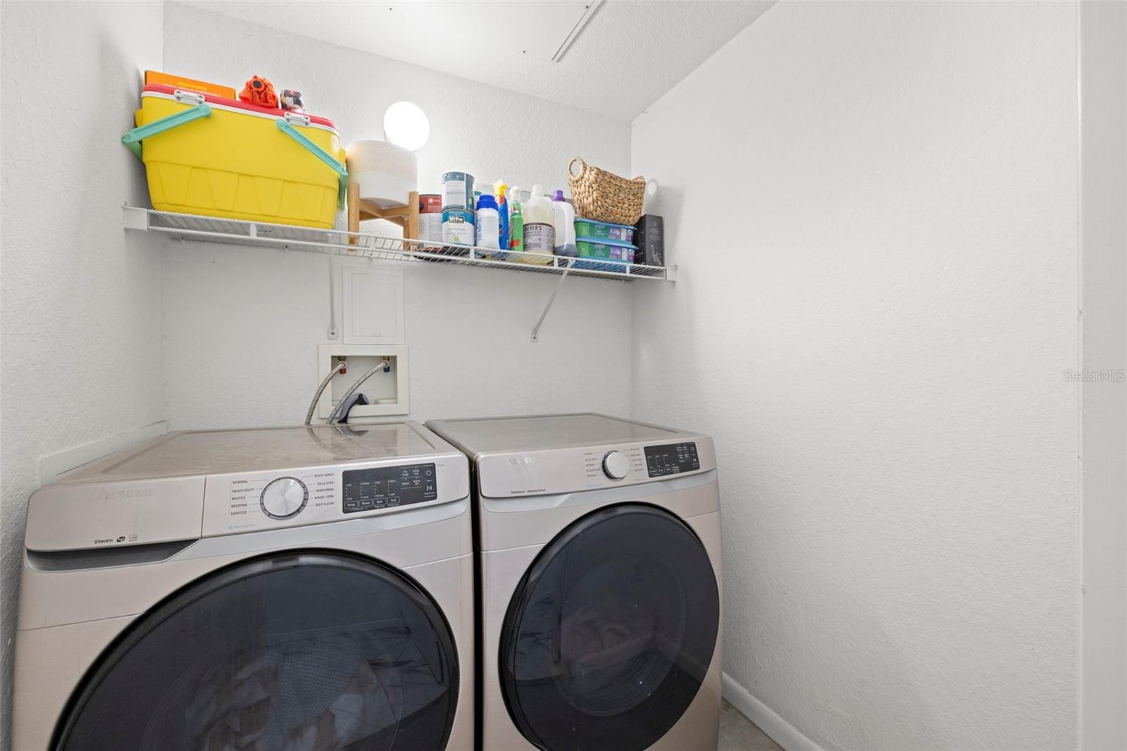 Image 18 of 26 For 2410 Azeele Street 214