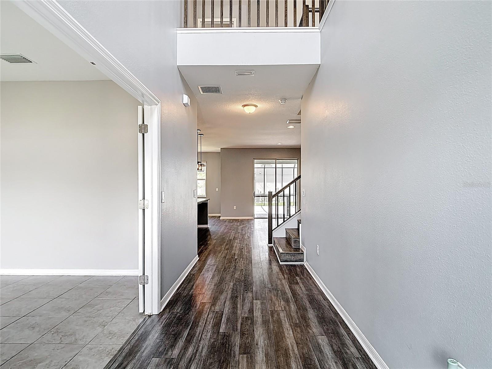 Listing photo id 10 for 7628 Surf Reed Way