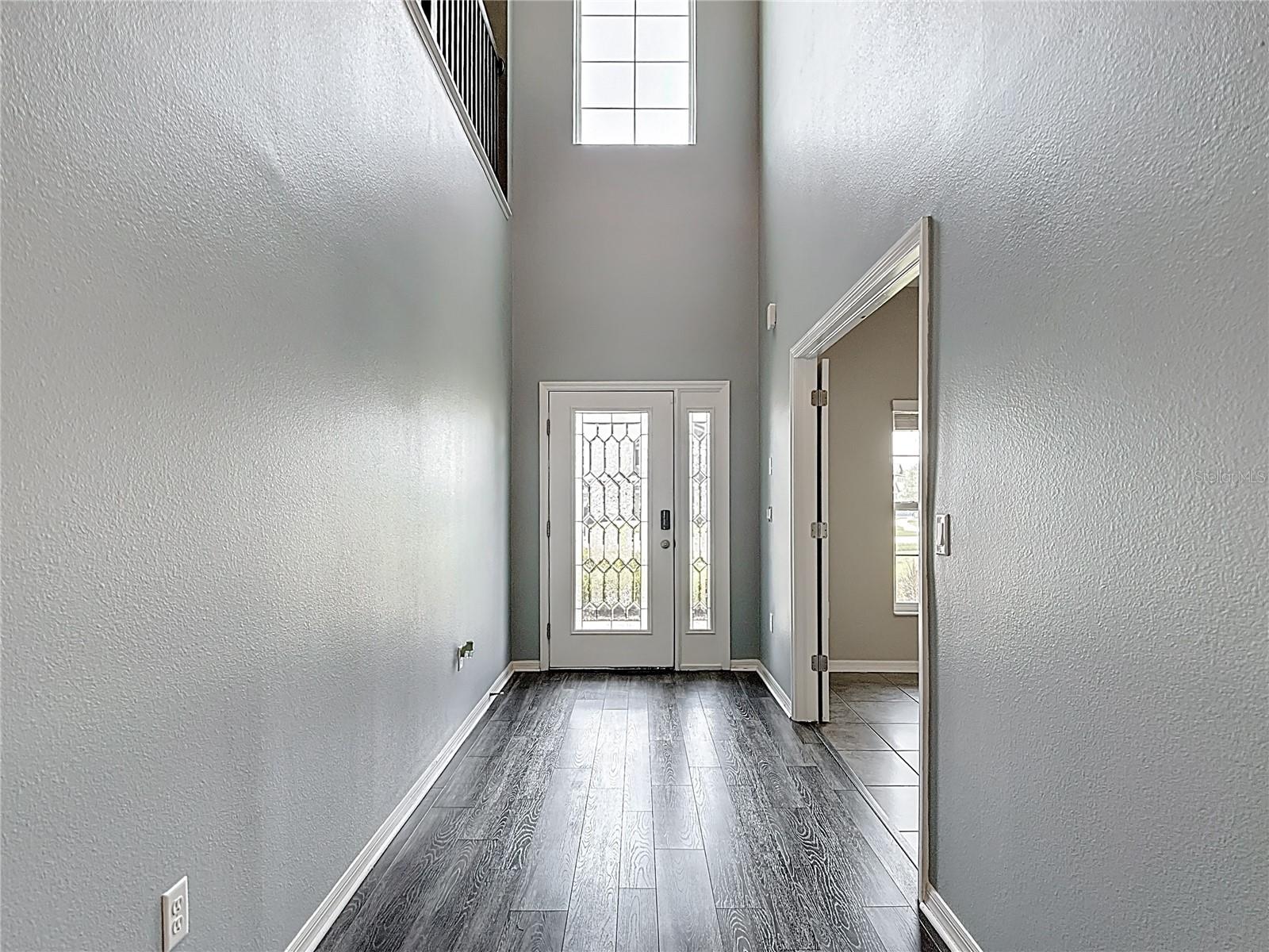 Listing photo id 11 for 7628 Surf Reed Way