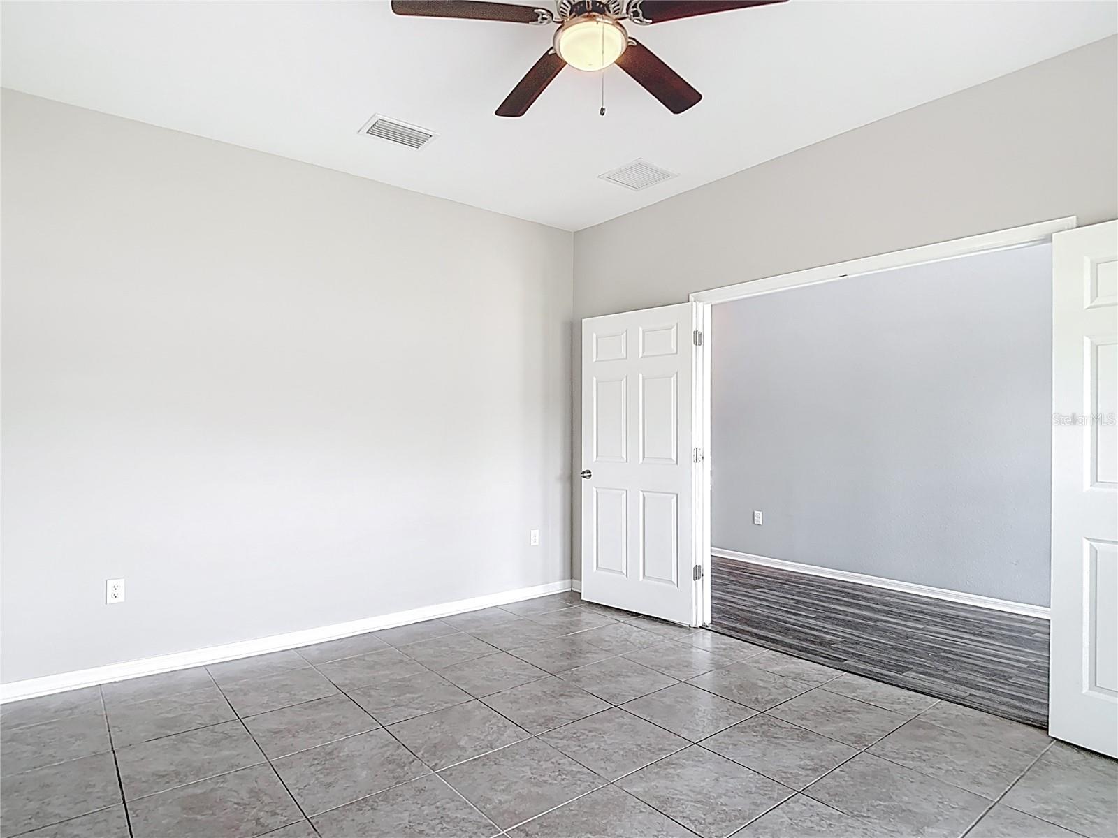 Listing photo id 15 for 7628 Surf Reed Way