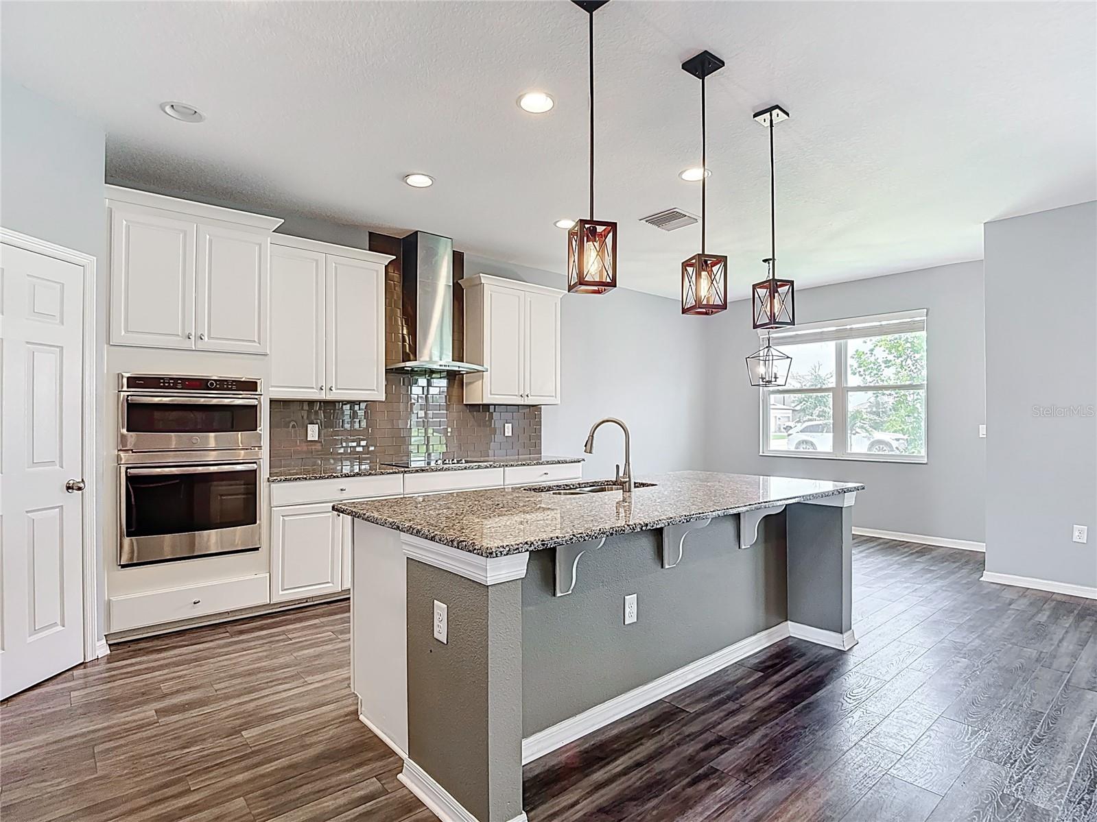 Listing photo id 16 for 7628 Surf Reed Way