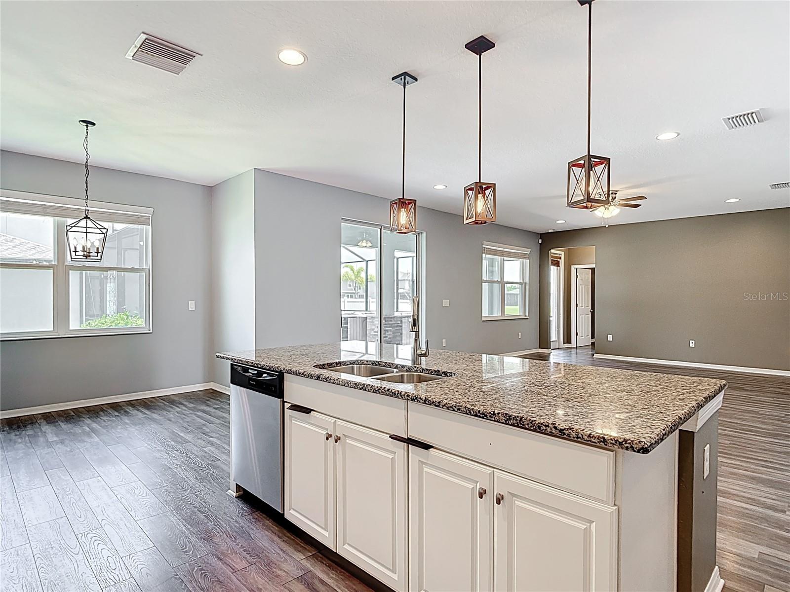 Listing photo id 19 for 7628 Surf Reed Way
