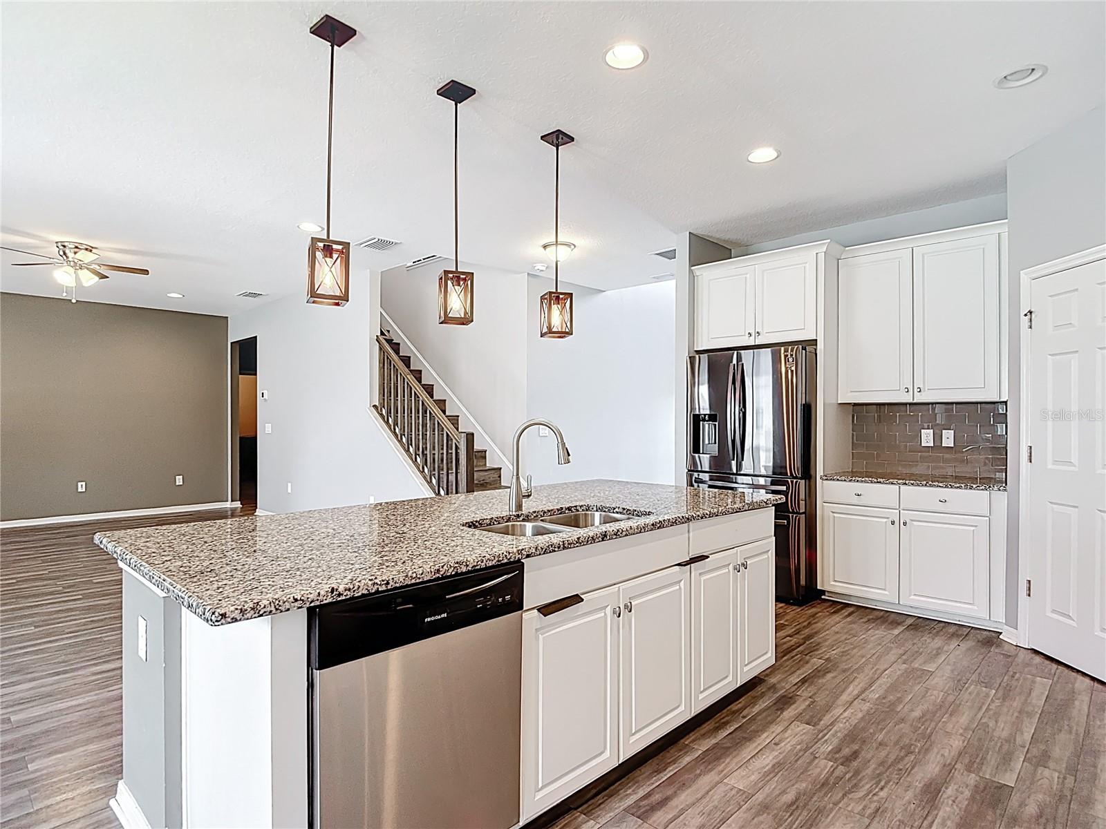 Listing photo id 22 for 7628 Surf Reed Way