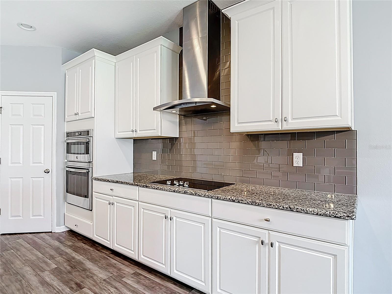 Listing photo id 23 for 7628 Surf Reed Way
