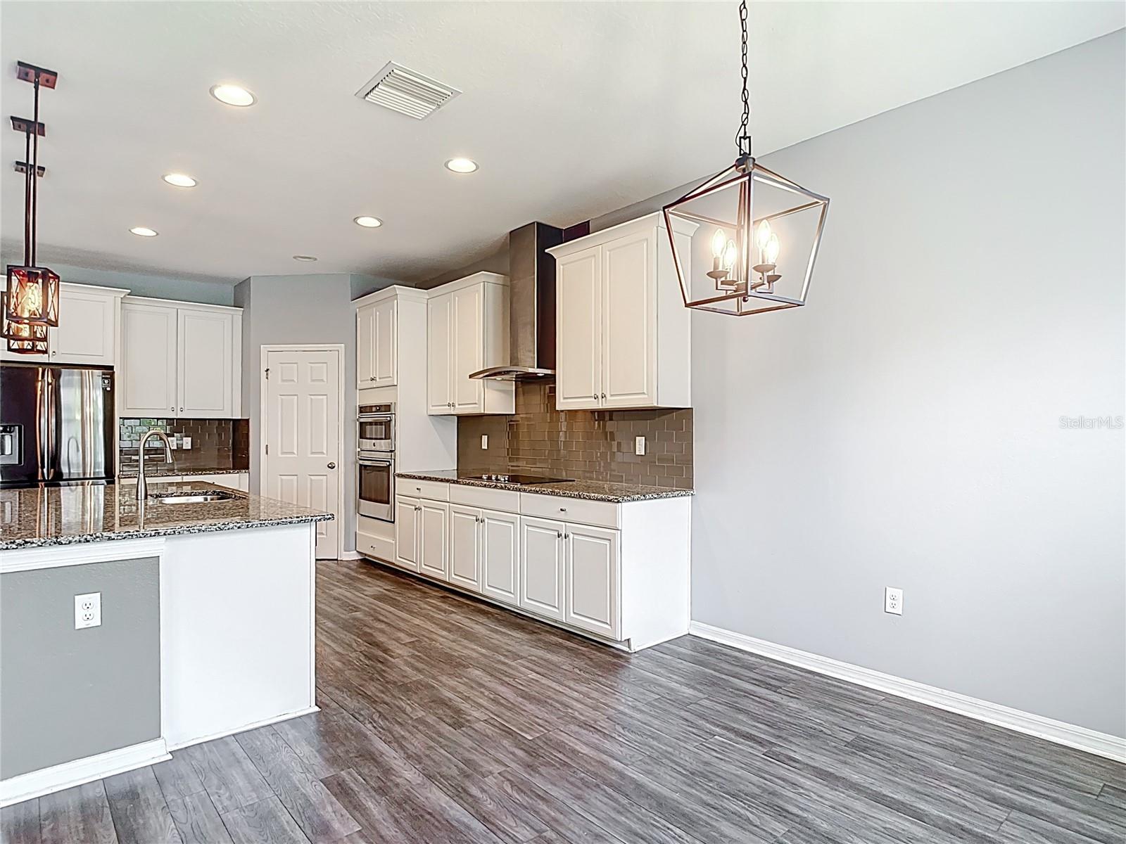 Listing photo id 24 for 7628 Surf Reed Way