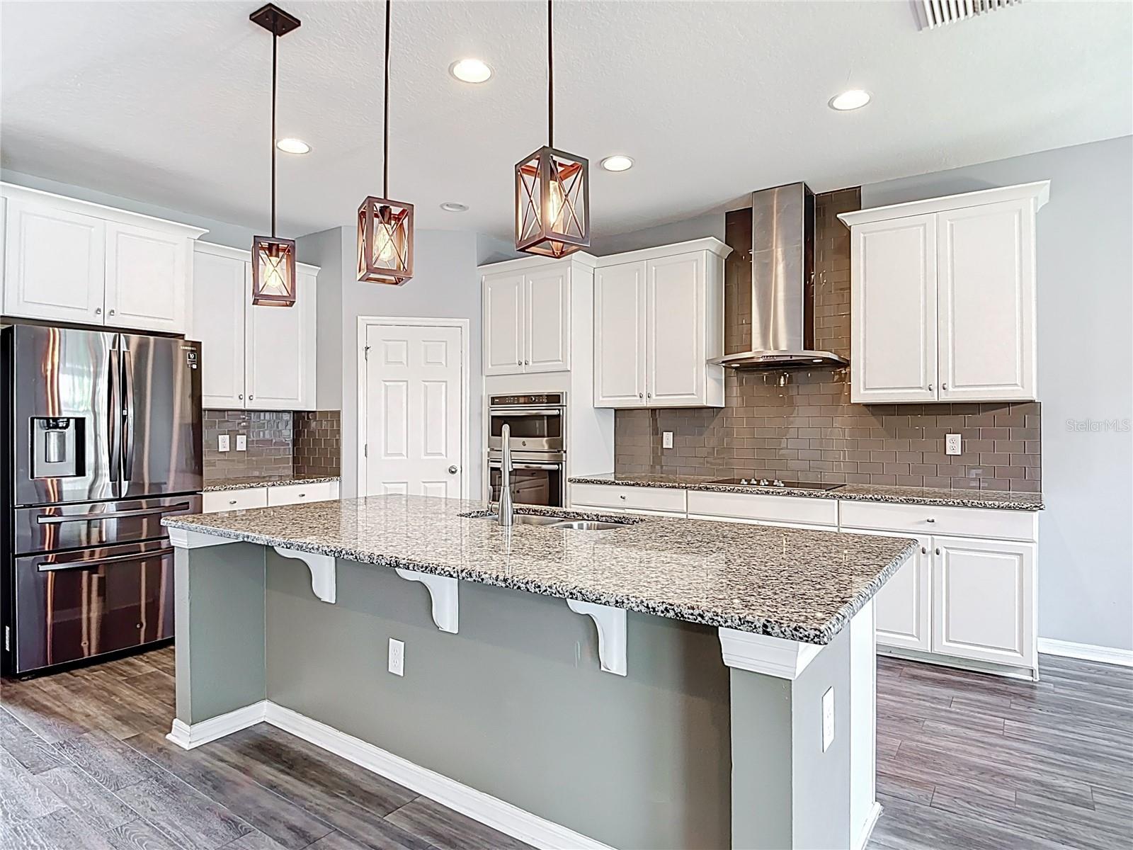 Listing photo id 25 for 7628 Surf Reed Way