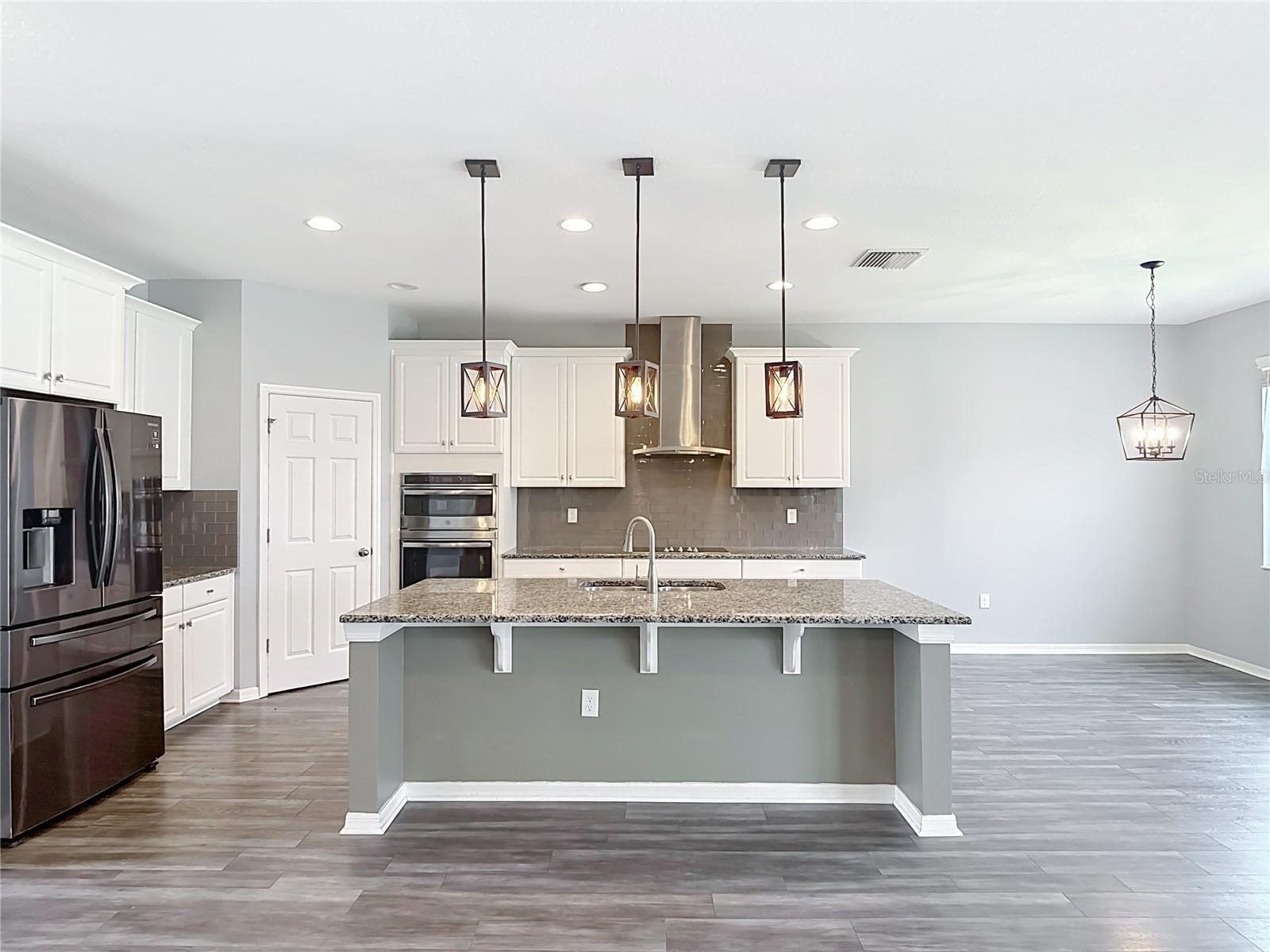 Listing photo id 29 for 7628 Surf Reed Way