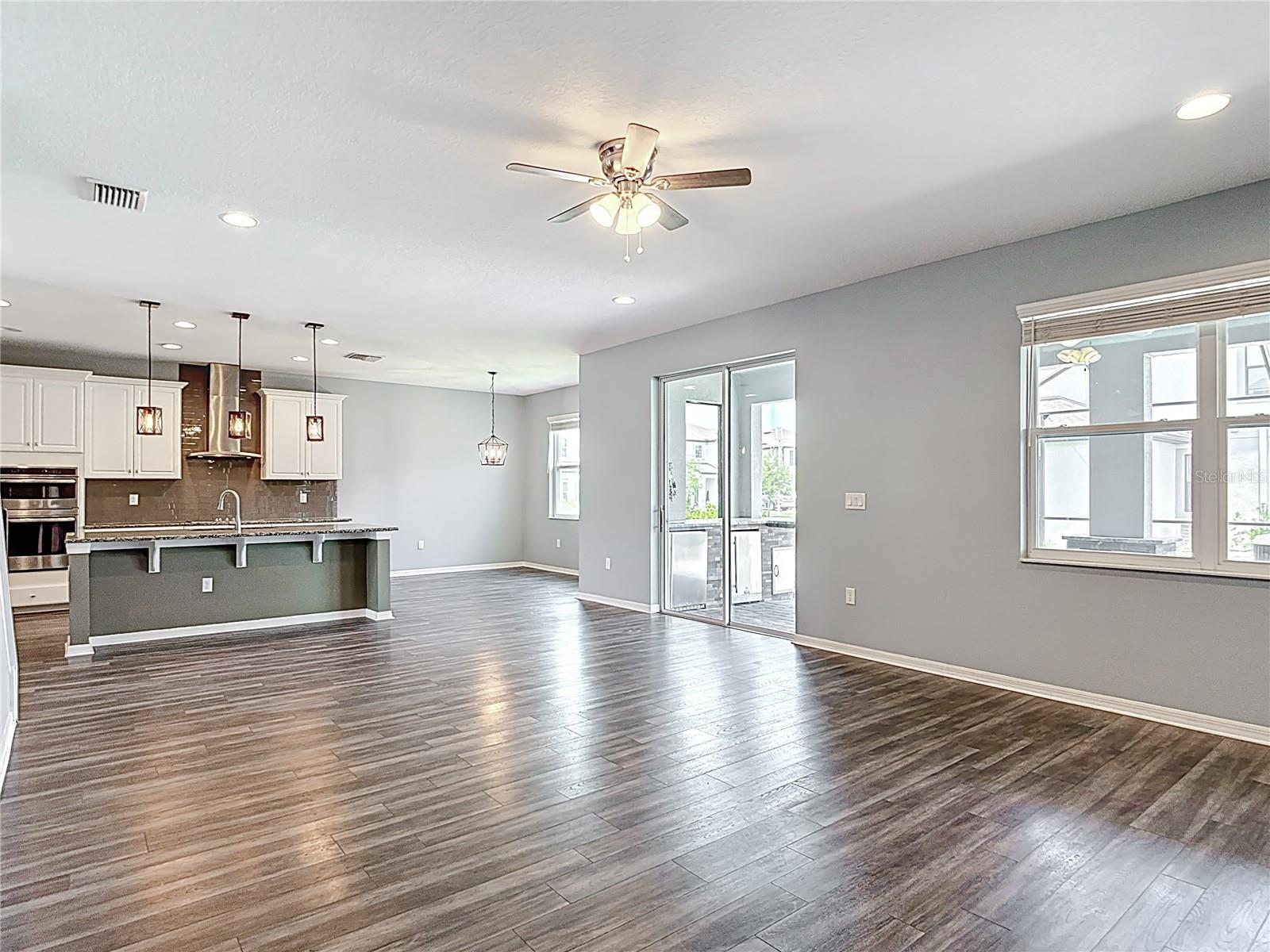 Listing photo id 33 for 7628 Surf Reed Way