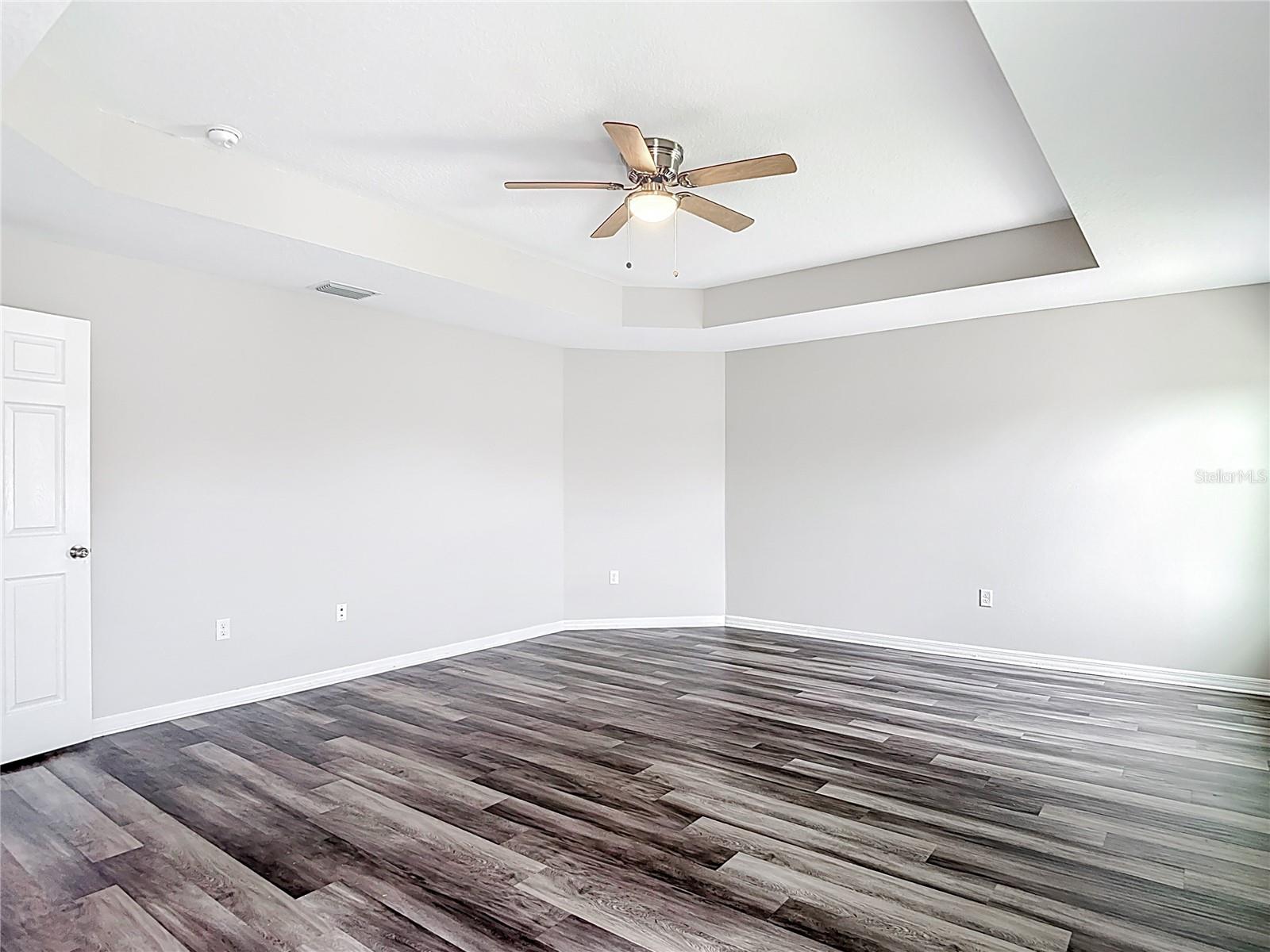 Listing photo id 60 for 7628 Surf Reed Way