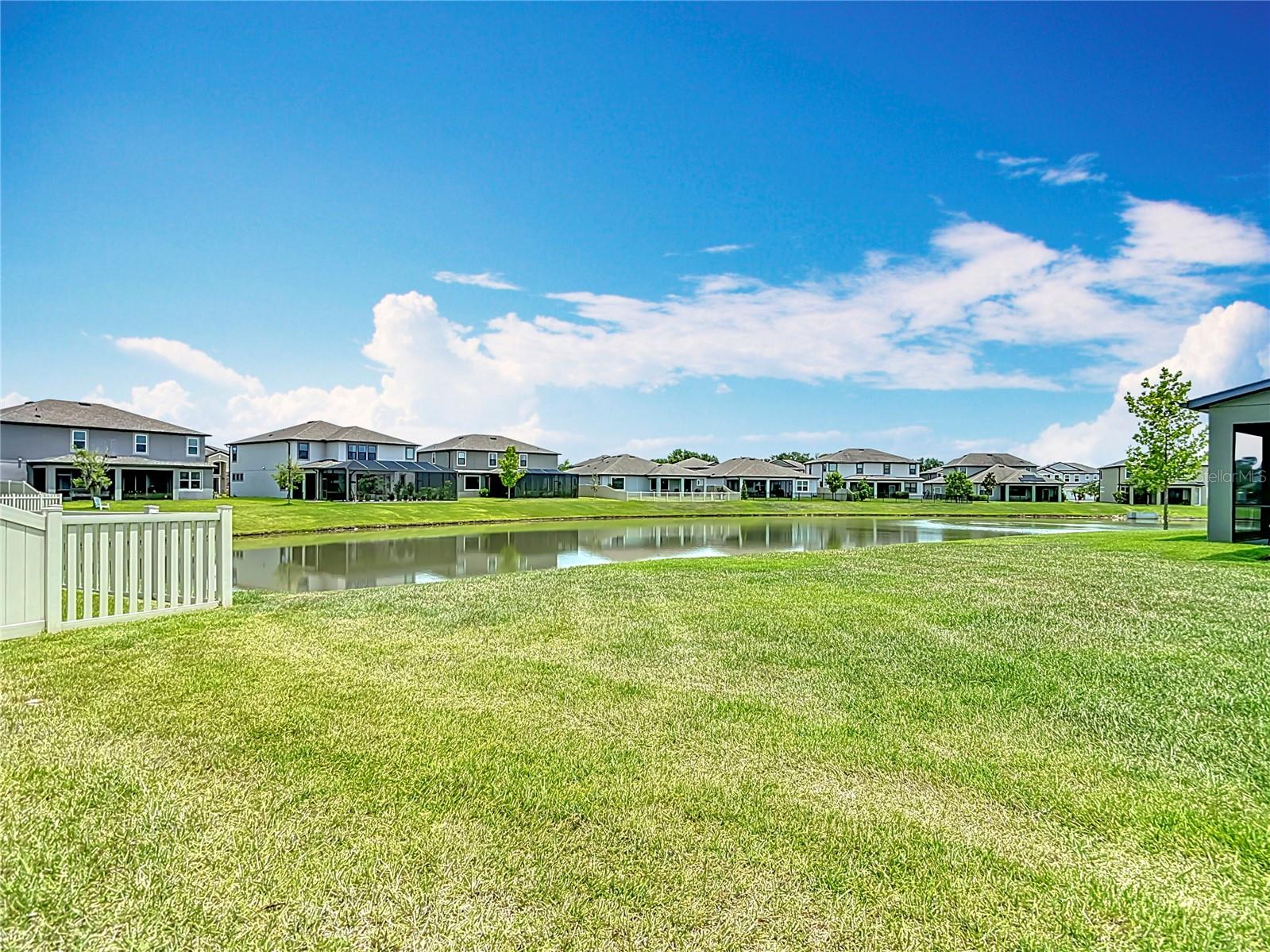 Listing photo id 79 for 7628 Surf Reed Way
