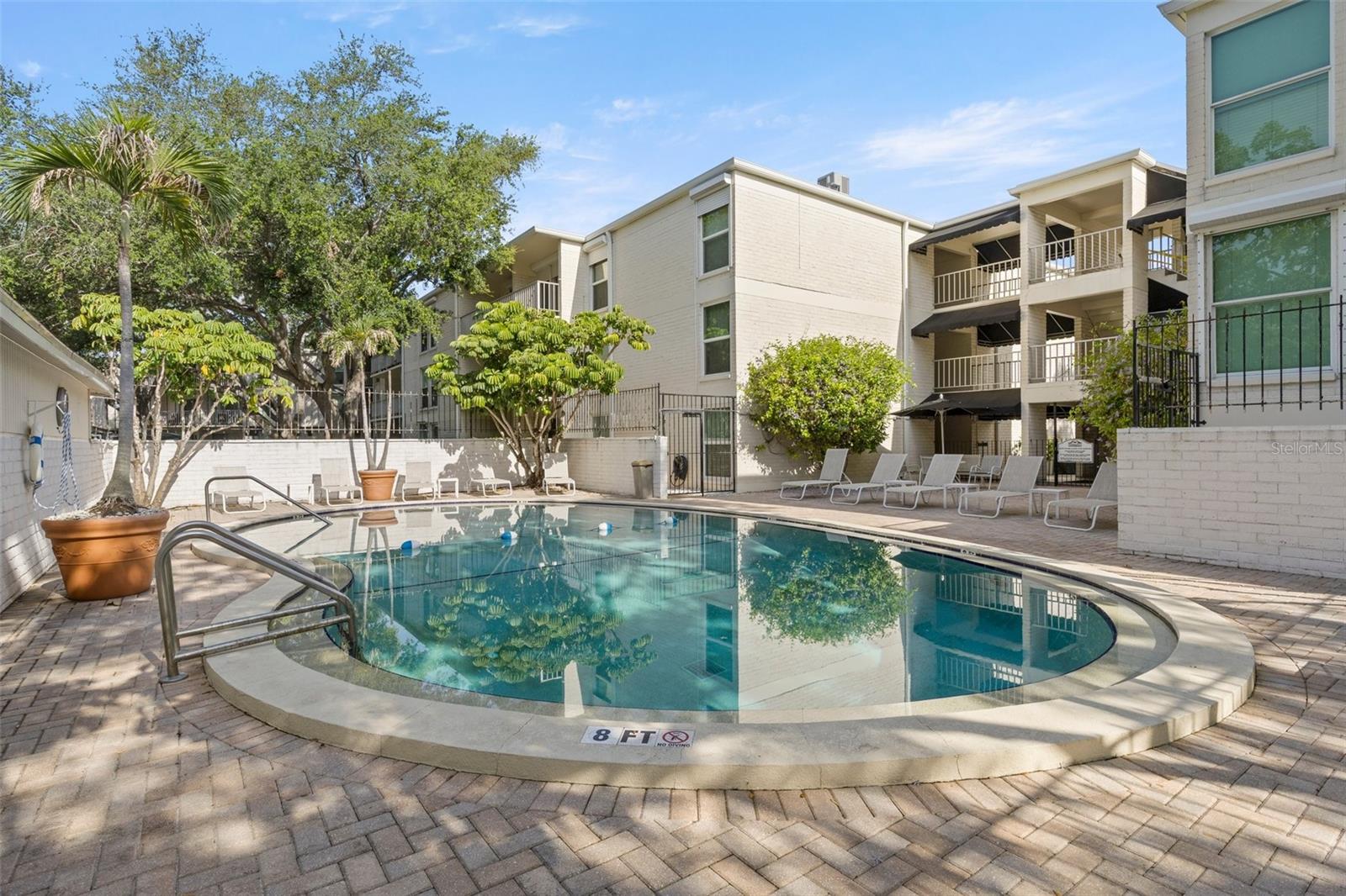 Image 23 of 25 For 3325 Bayshore Boulevard C36