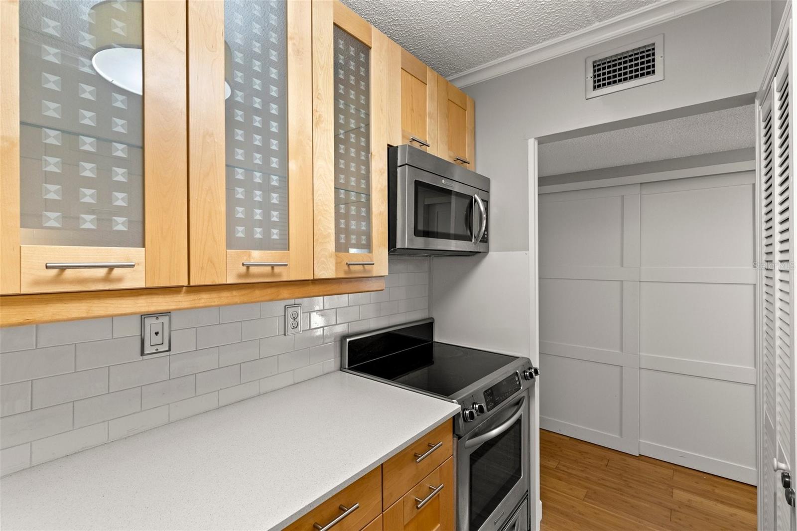 Image 7 of 25 For 3325 Bayshore Boulevard C36