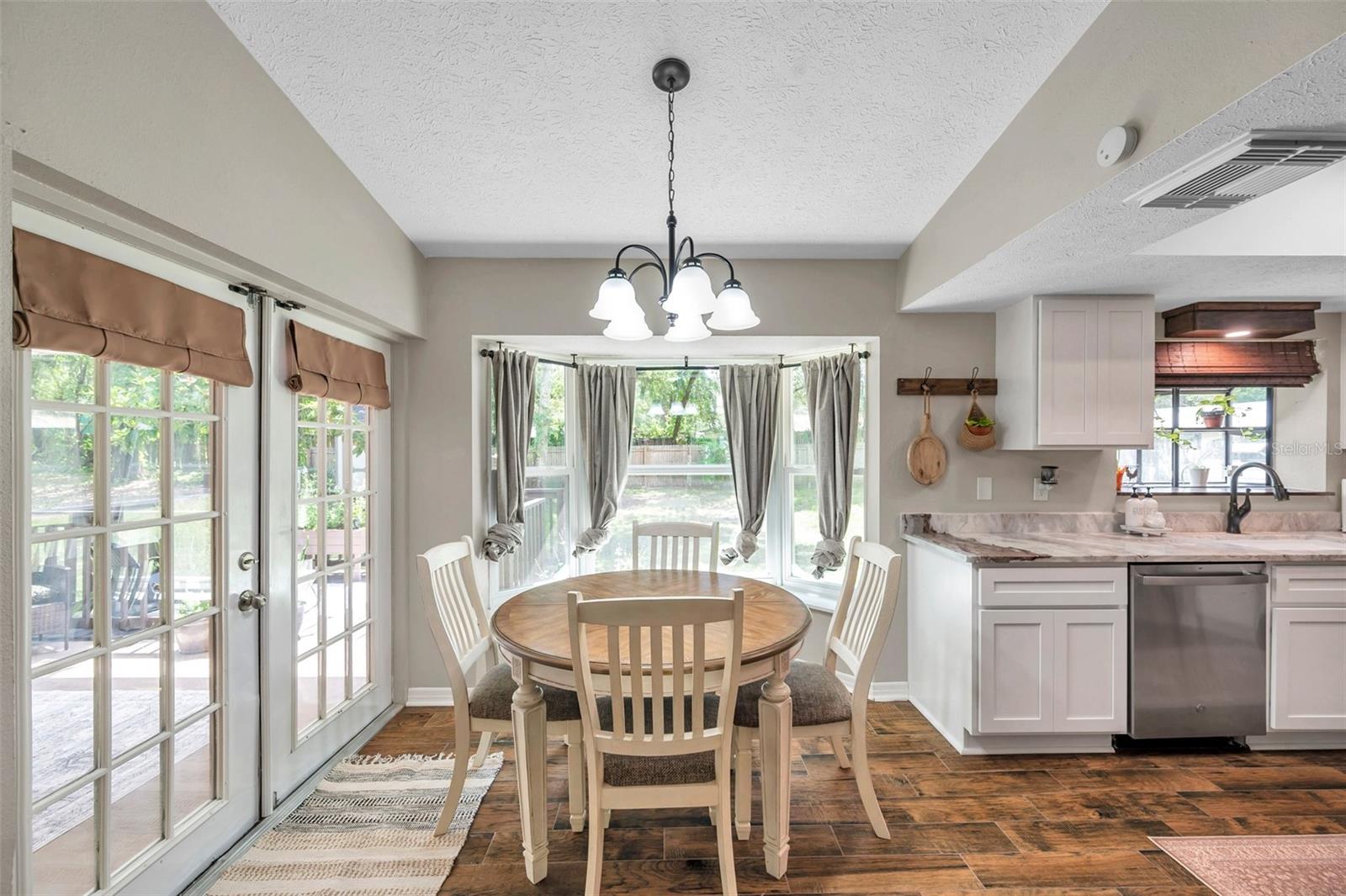 Listing photo id 12 for 316 Jenkins Avenue