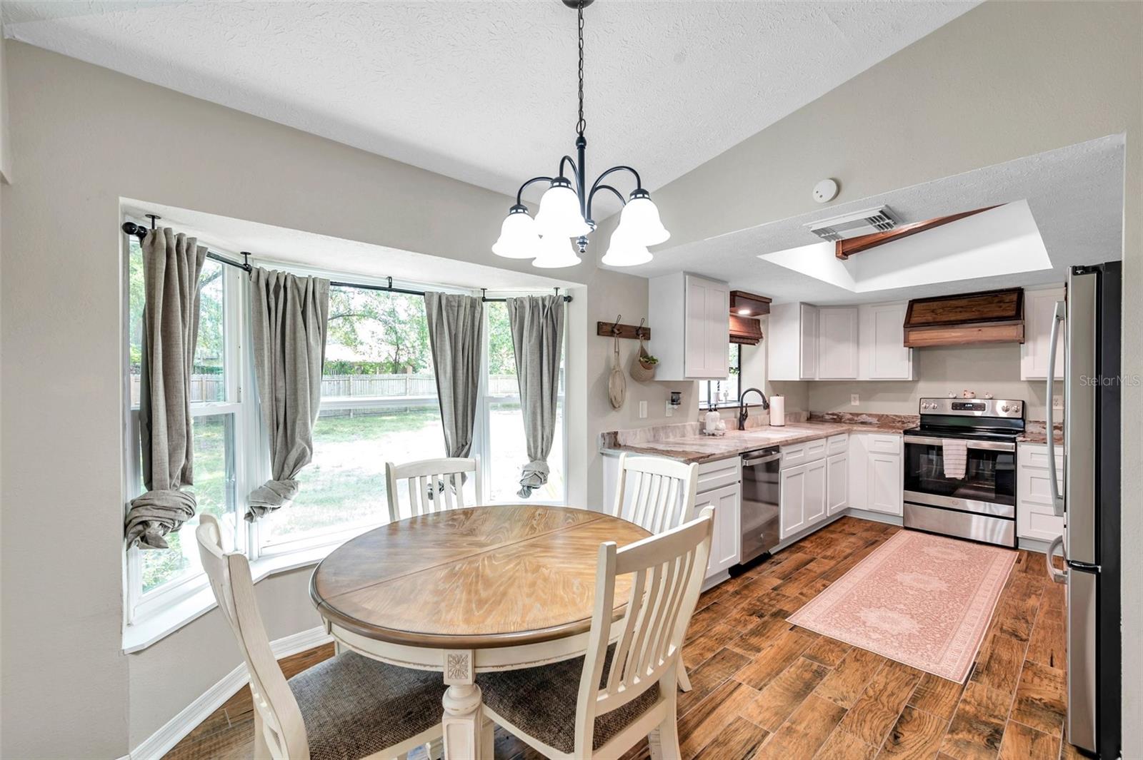 Listing photo id 13 for 316 Jenkins Avenue
