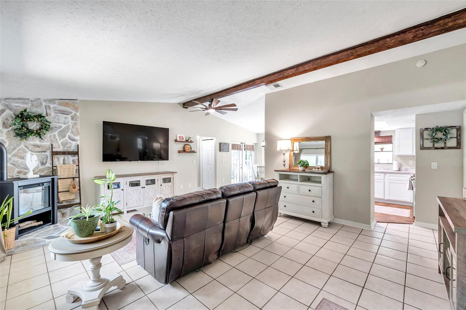 Listing photo id 16 for 316 Jenkins Avenue