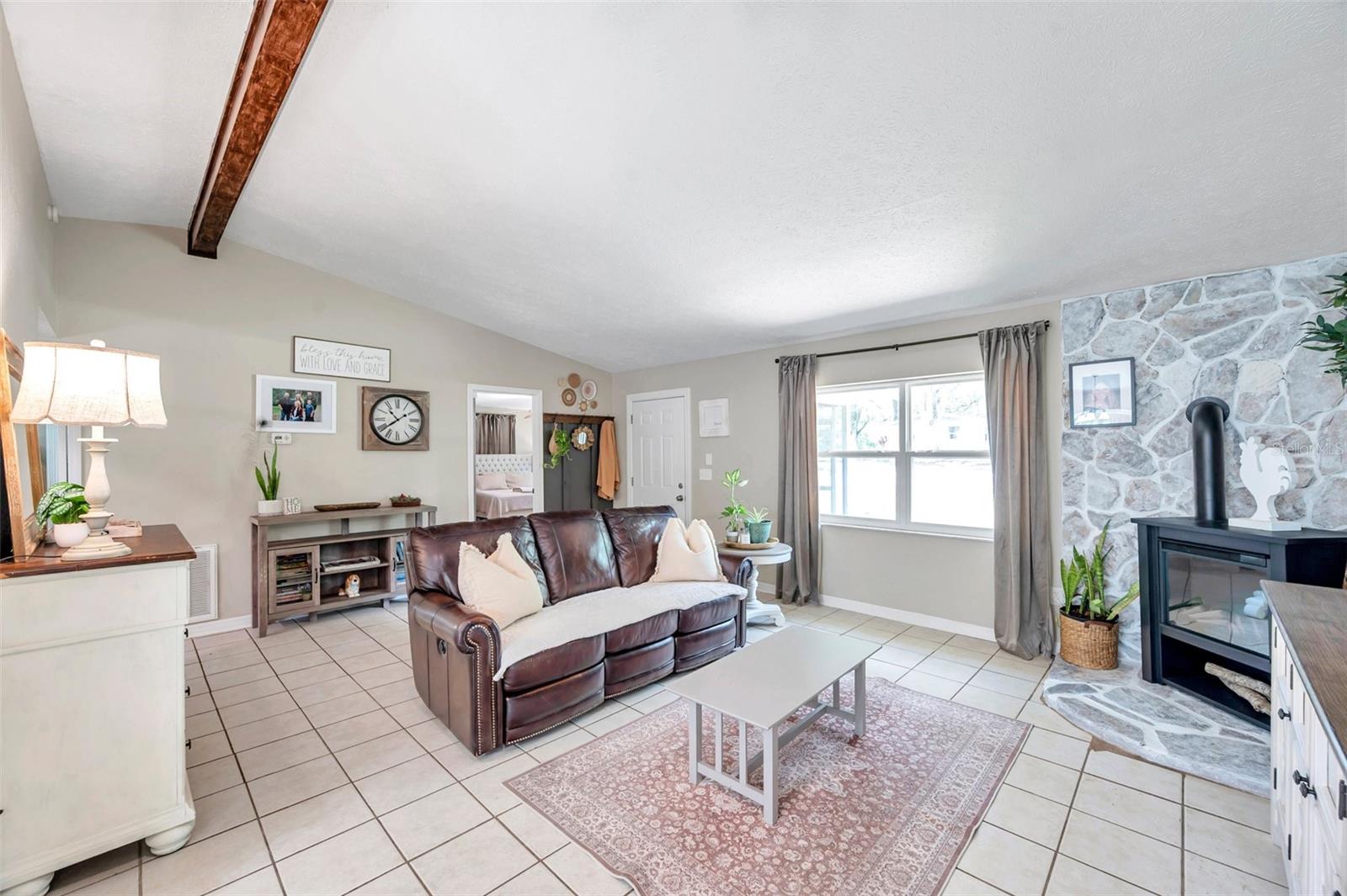 Listing photo id 17 for 316 Jenkins Avenue