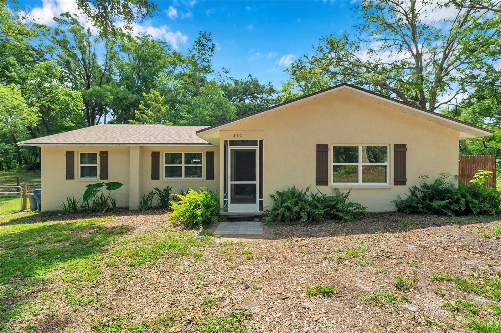 Listing photo id 0 for 316 Jenkins Avenue