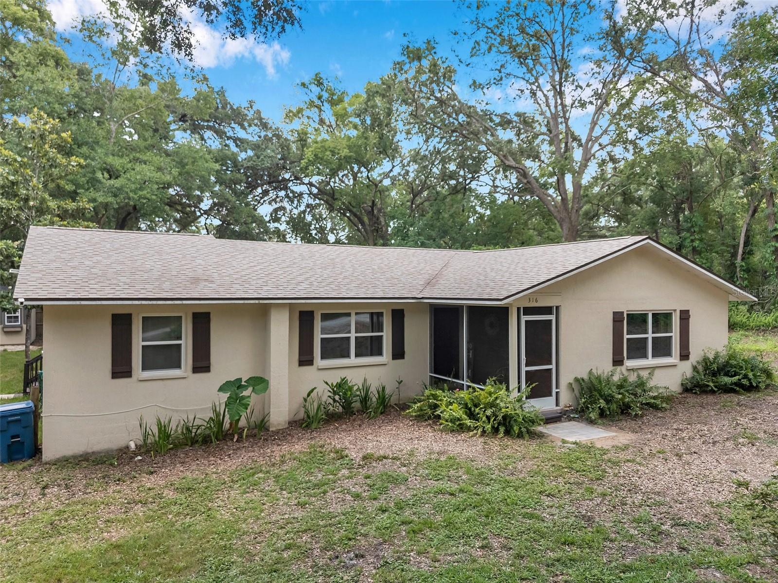 Listing photo id 1 for 316 Jenkins Avenue