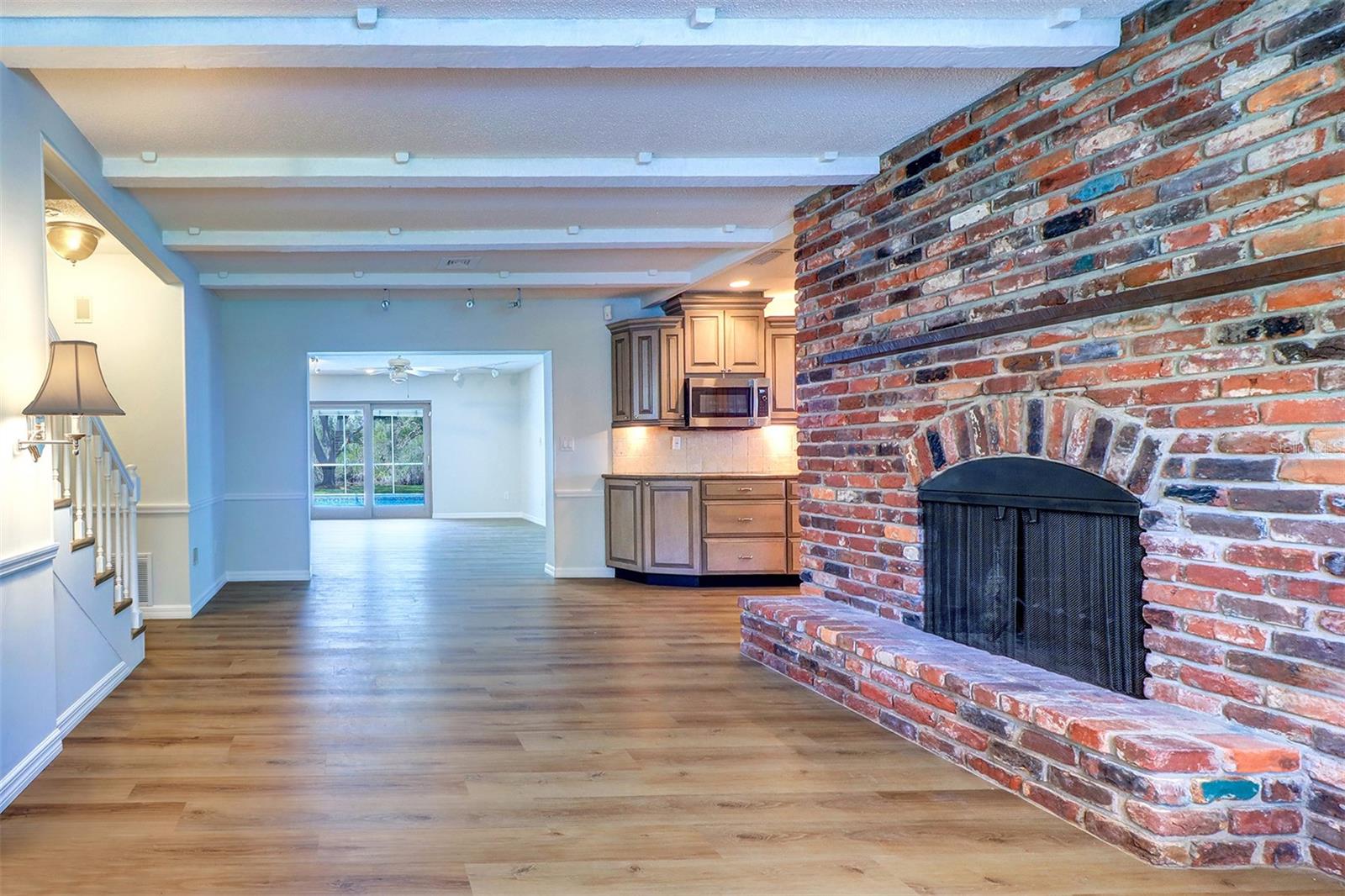 Listing photo id 12 for 1670 Fox Road