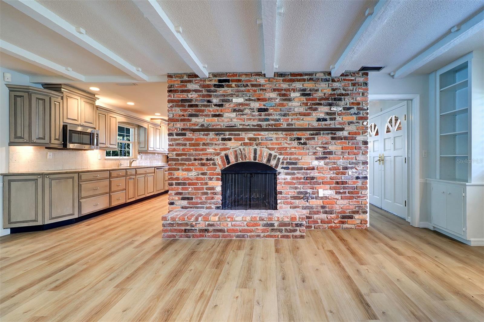 Listing photo id 13 for 1670 Fox Road