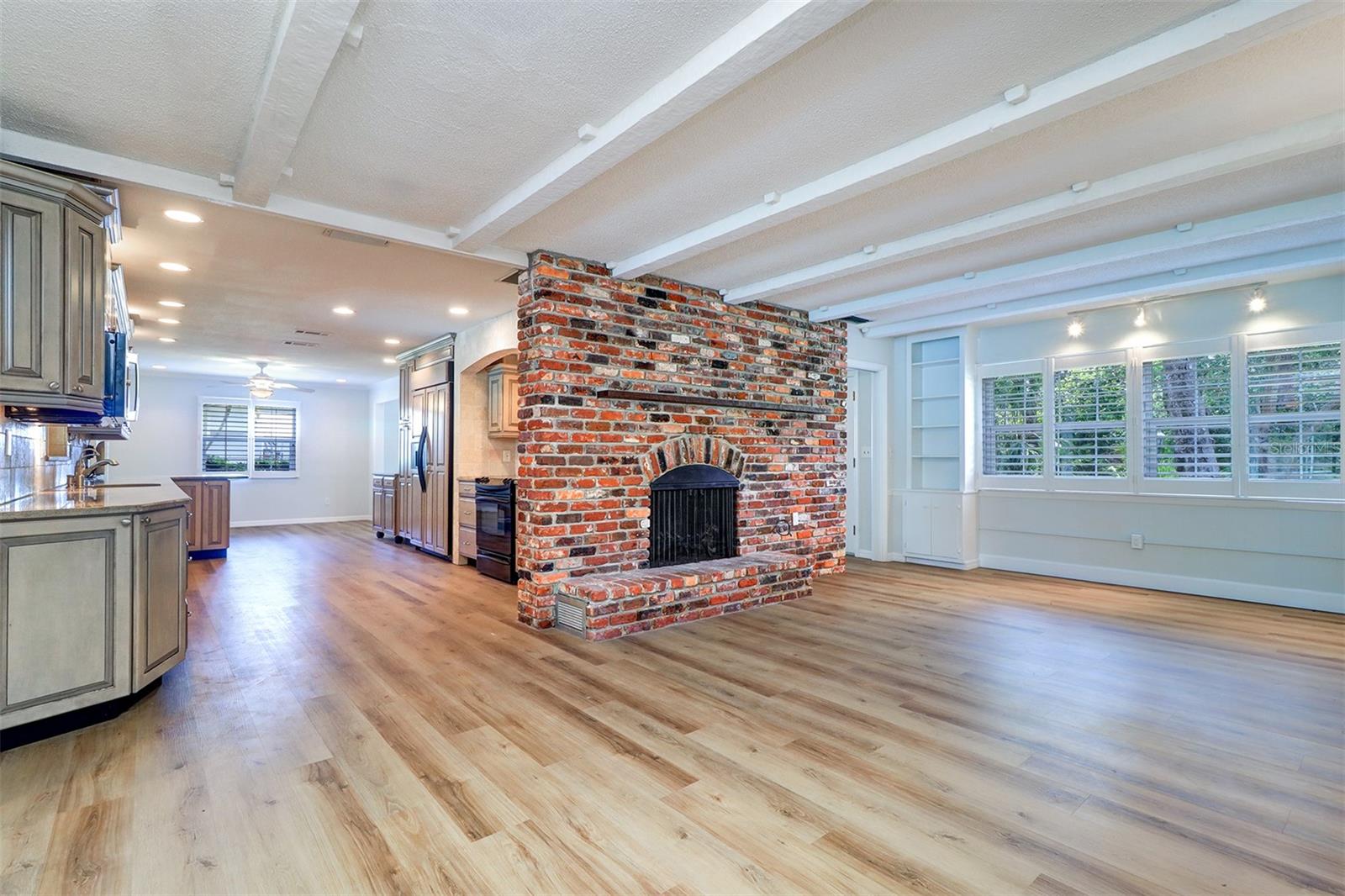 Listing photo id 14 for 1670 Fox Road