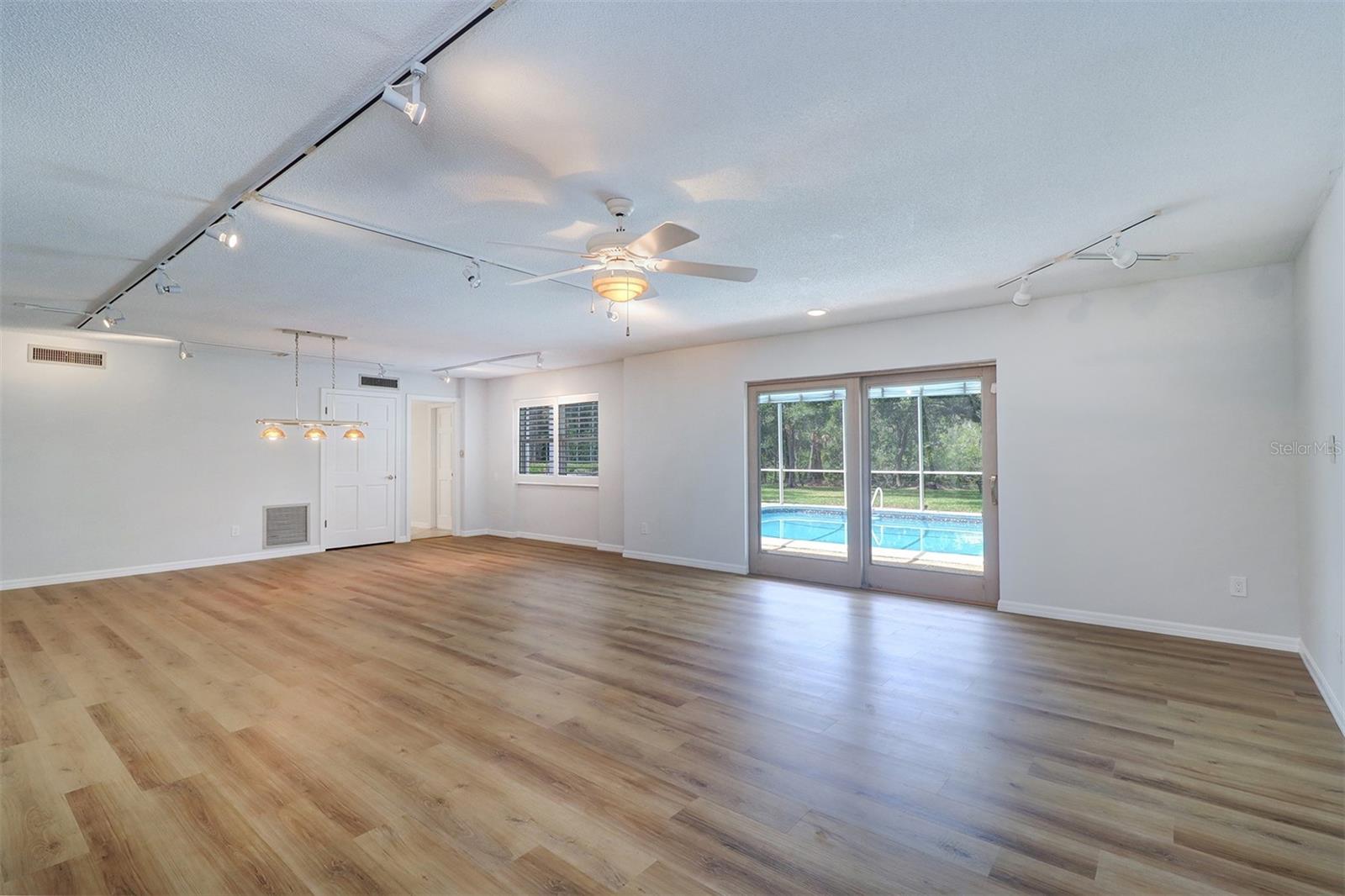 Listing photo id 21 for 1670 Fox Road