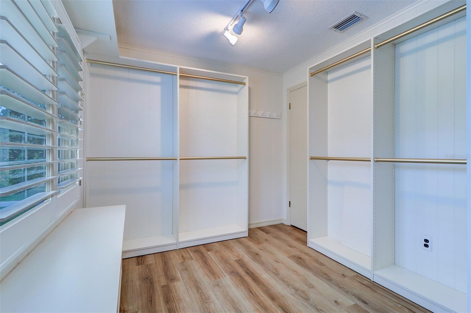 Listing photo id 38 for 1670 Fox Road